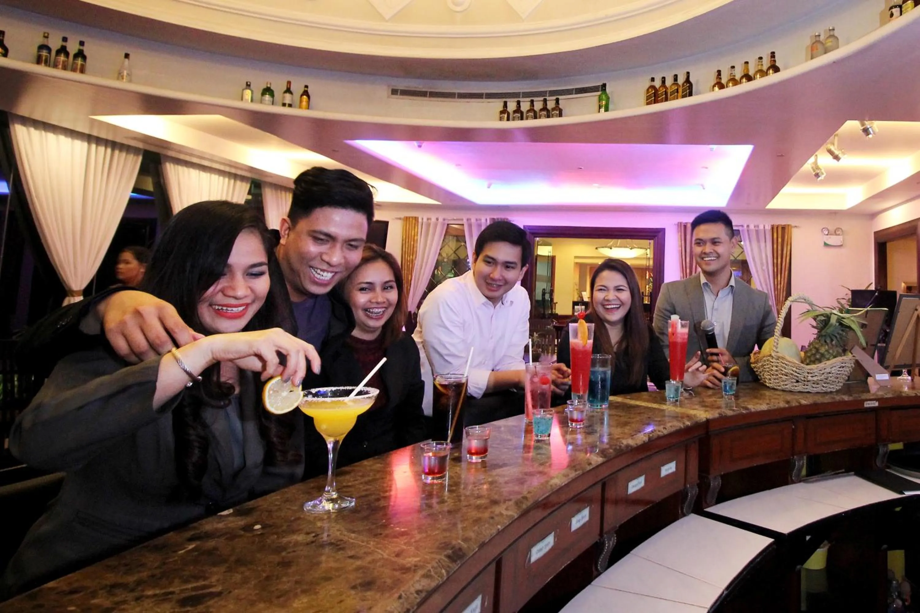 Lounge or bar, Lounge/Bar in Oxford Suites Makati