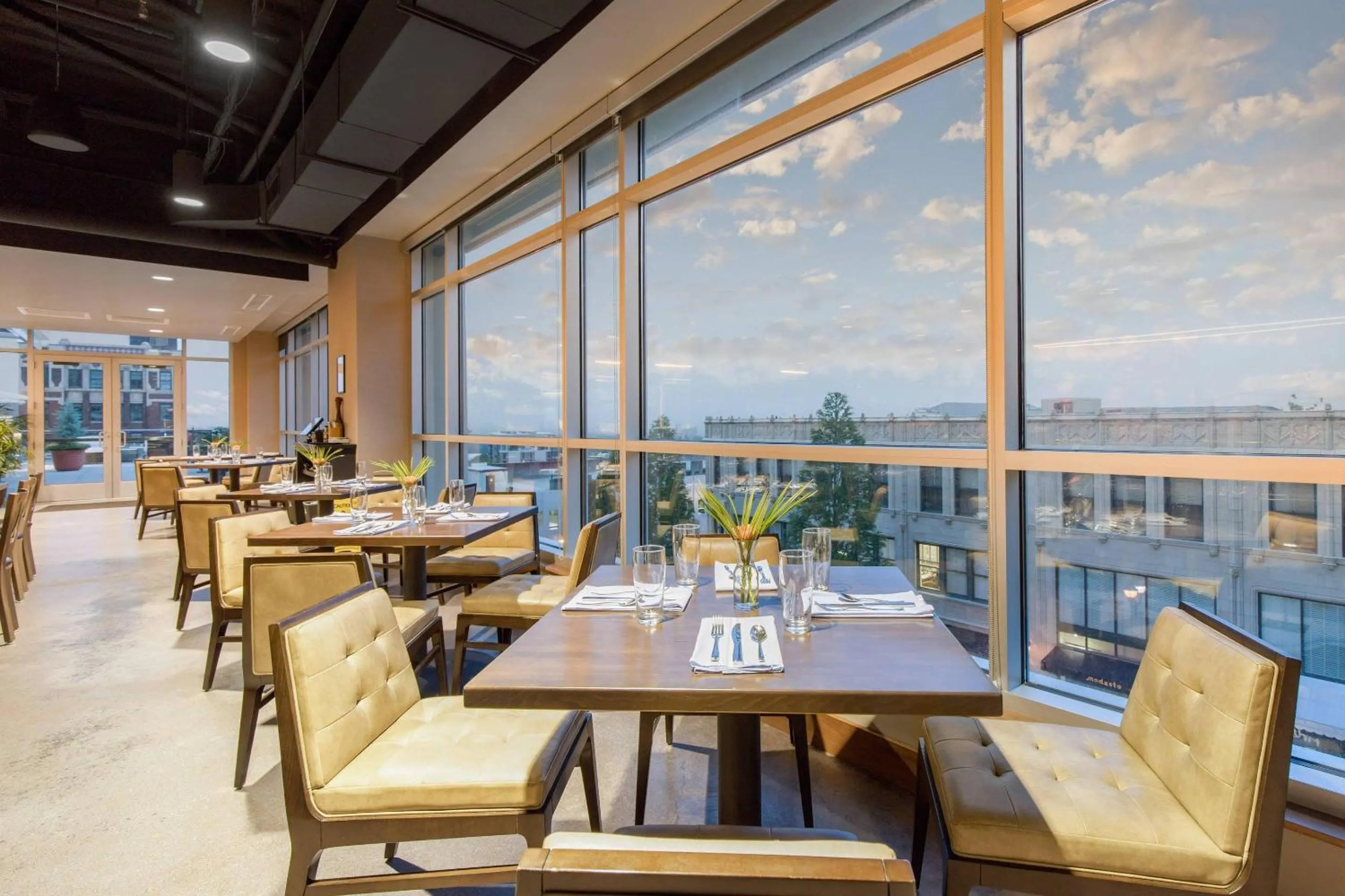 Restaurant/places to eat in Cambria Hotel Downtown Asheville