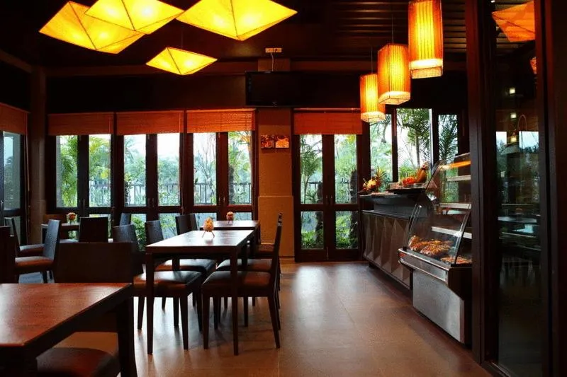 Restaurant/places to eat in Kuiburi Hotel & Resort