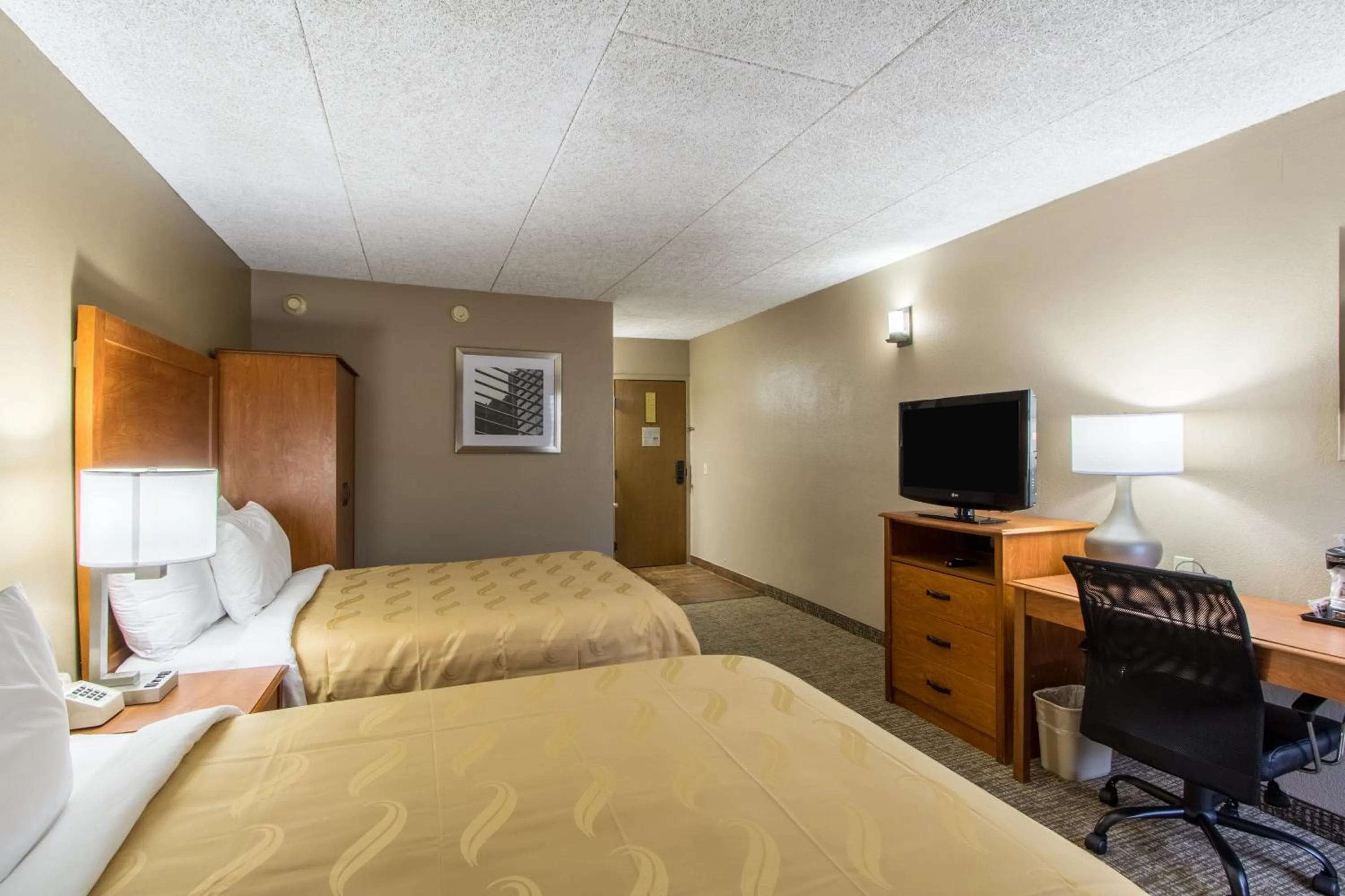 Bed in GreenRidge Hotel