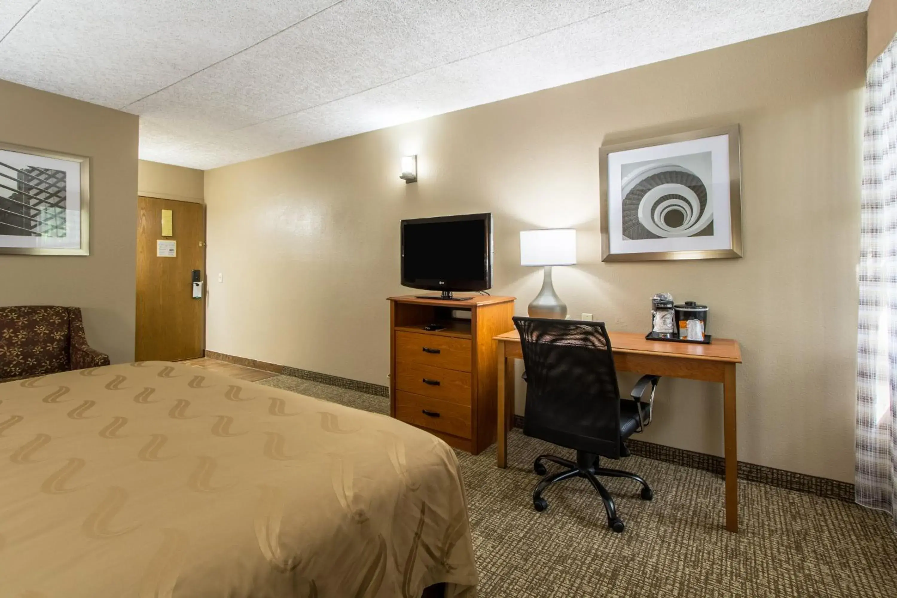 TV and multimedia, Bed in GreenRidge Hotel TV and multimedia, Bed in GreenRidge Hotel