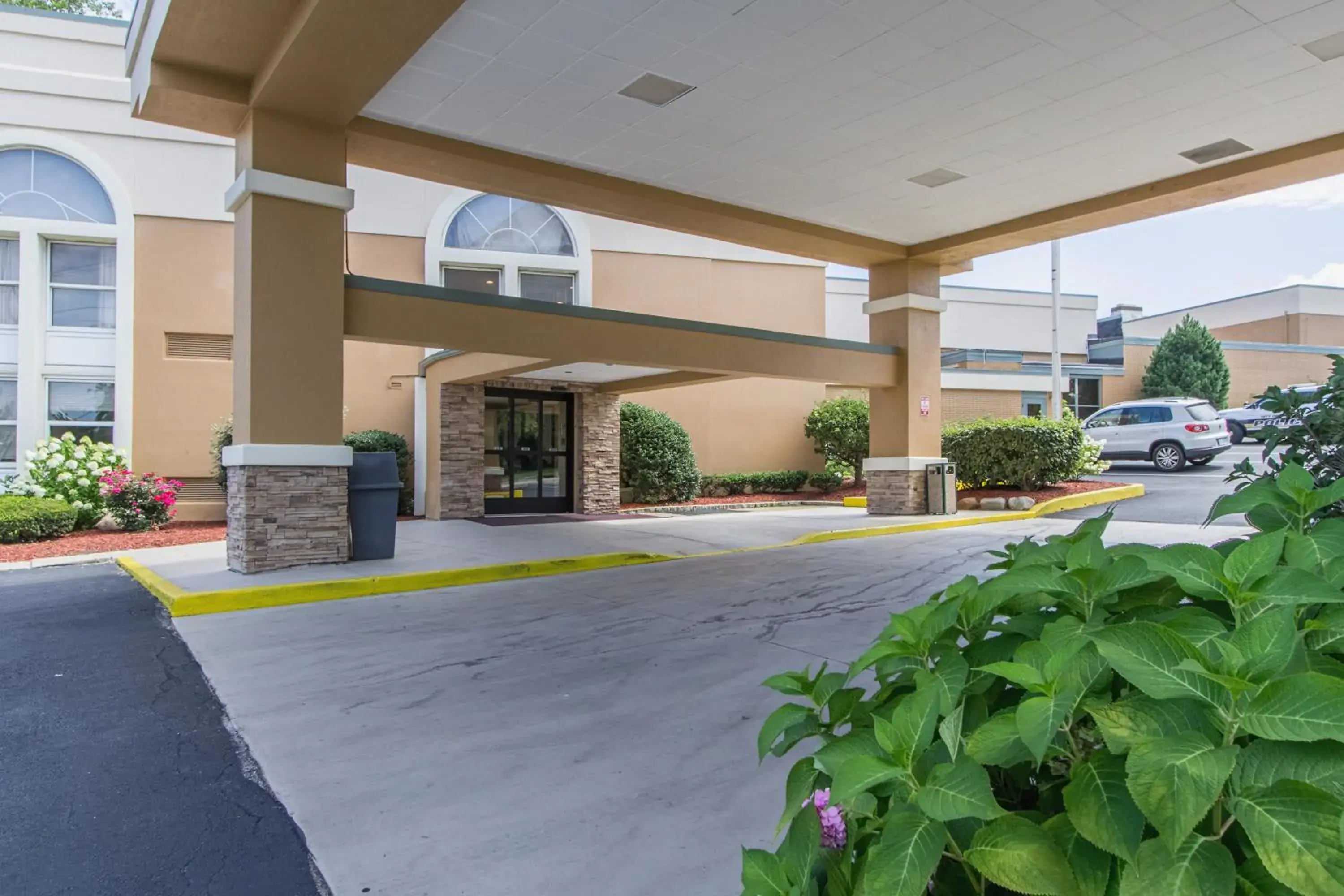 Facade/entrance in GreenRidge Hotel Facade/entrance in GreenRidge Hotel
