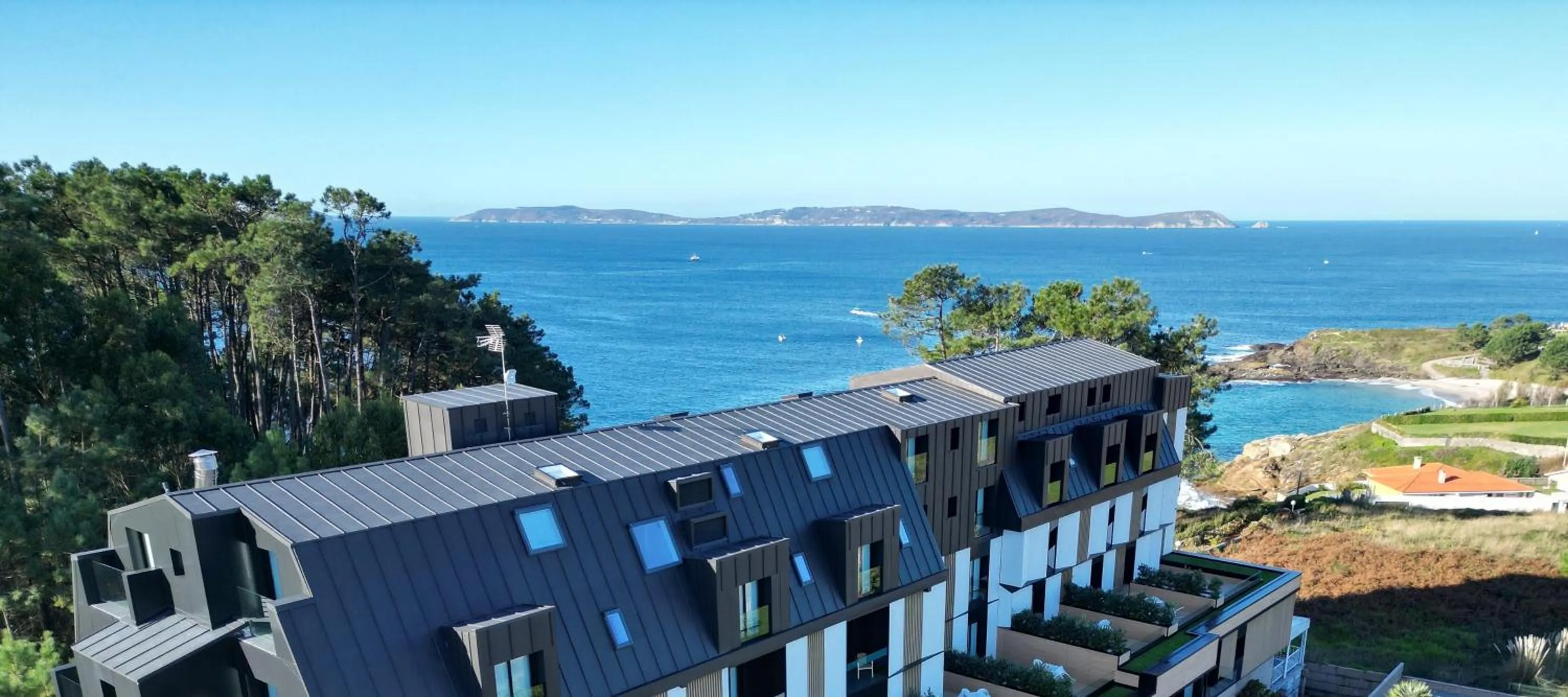 Property building in Hotel Piramide