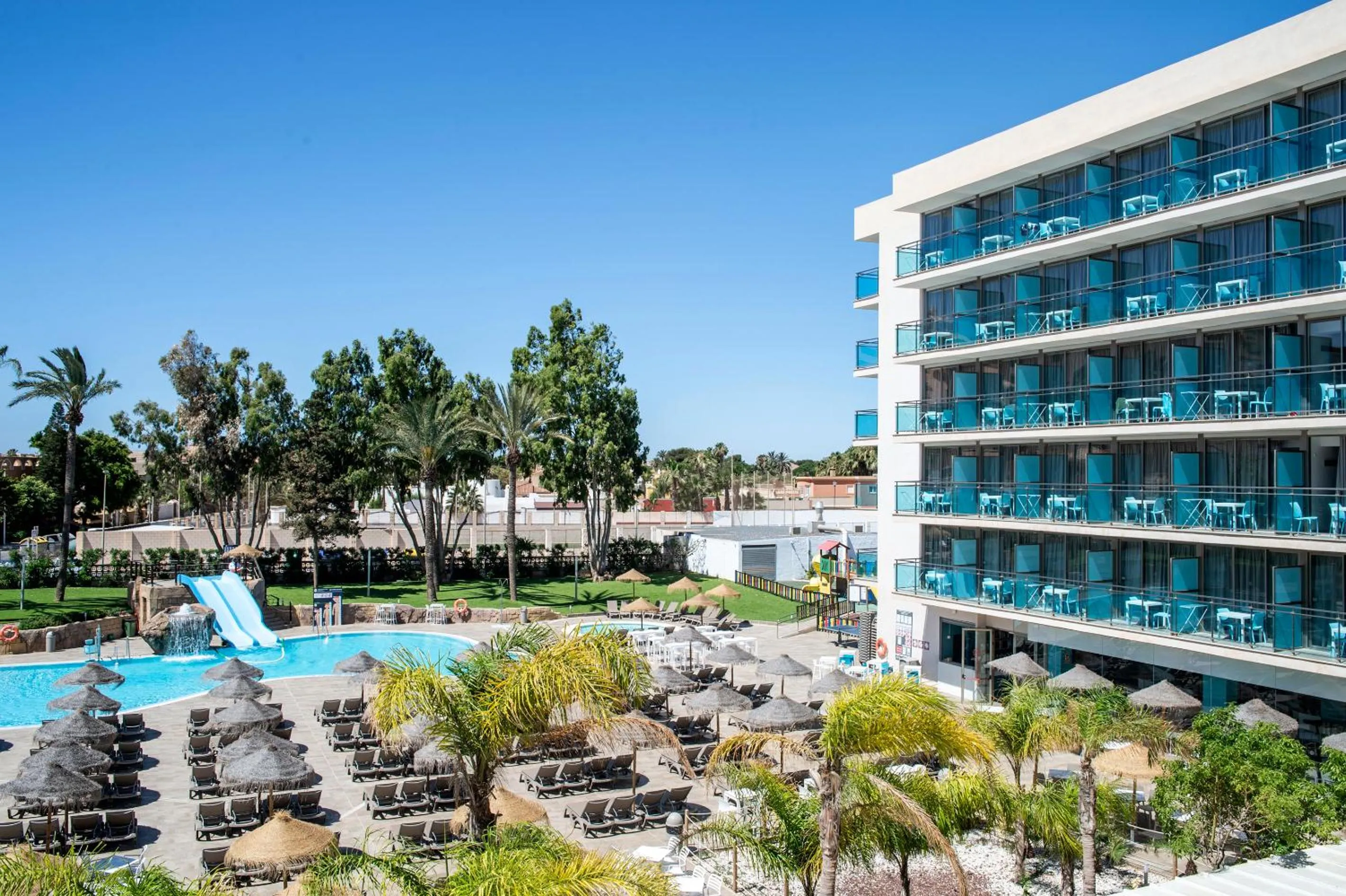 Swimming pool in Hotel Roquetas El Palmeral by Pierre & Vacances