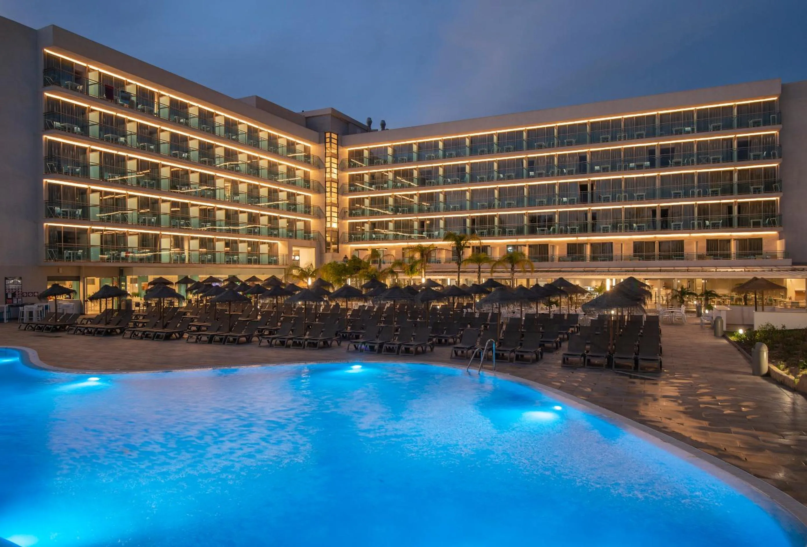 Swimming pool in Hotel Roquetas El Palmeral by Pierre & Vacances