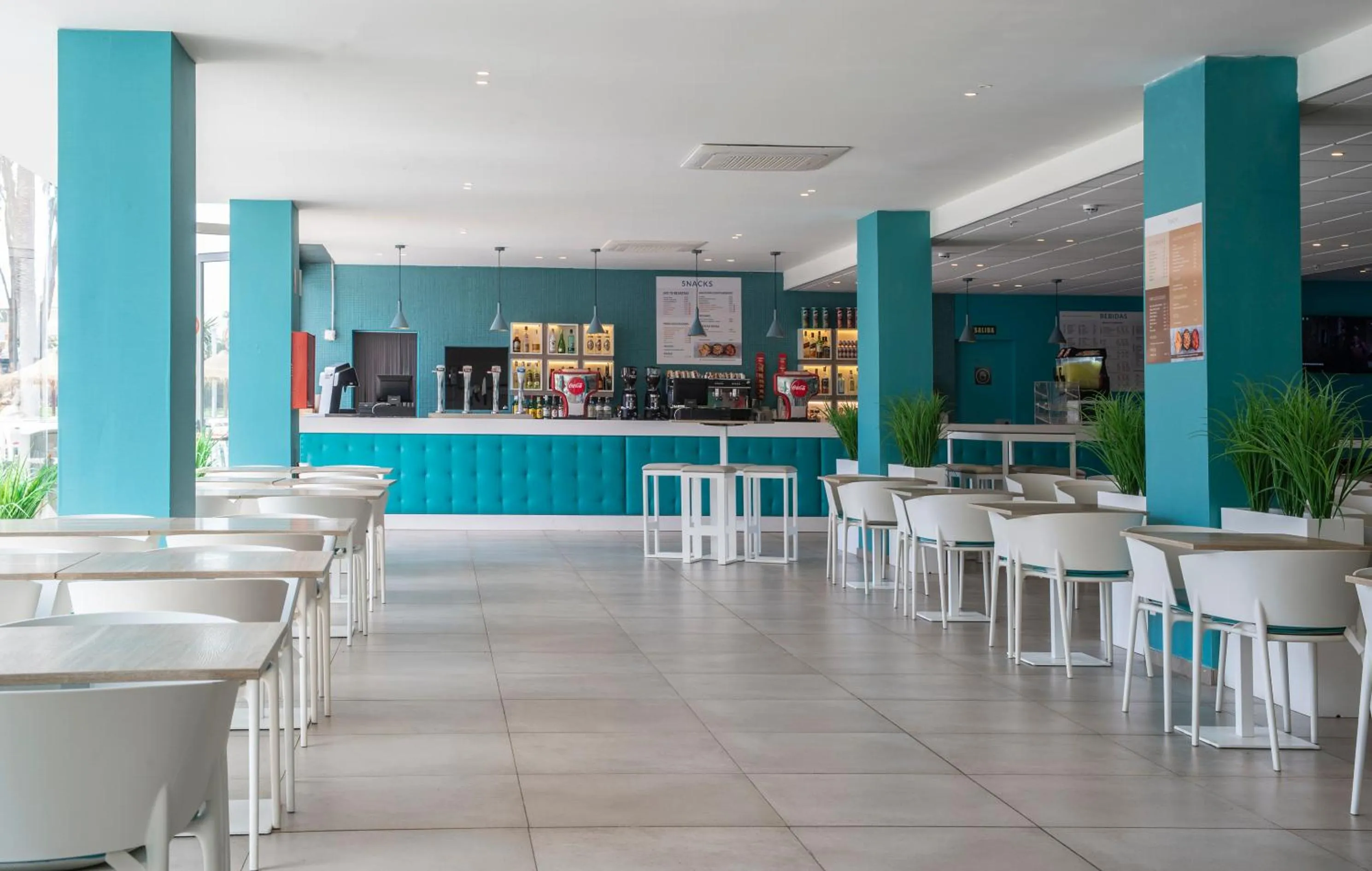 Lounge or bar in Hotel Roquetas El Palmeral by Pierre & Vacances