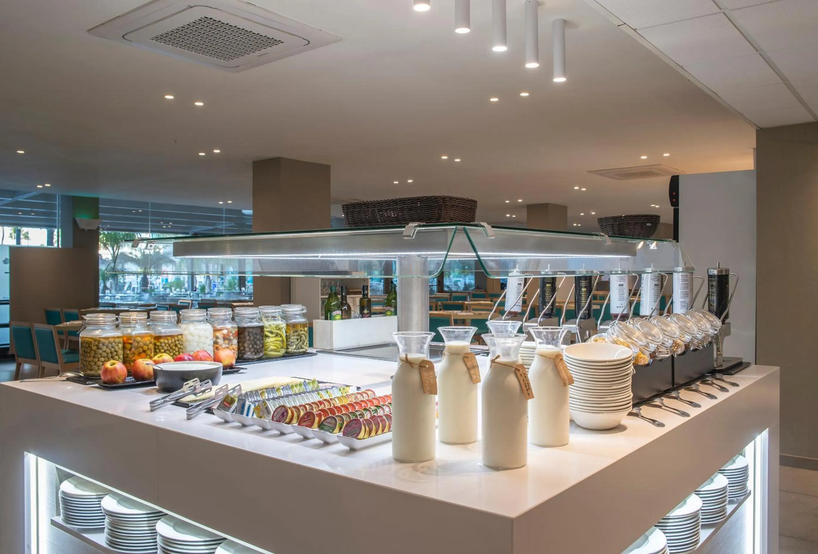 Buffet breakfast in Hotel Roquetas El Palmeral by Pierre & Vacances