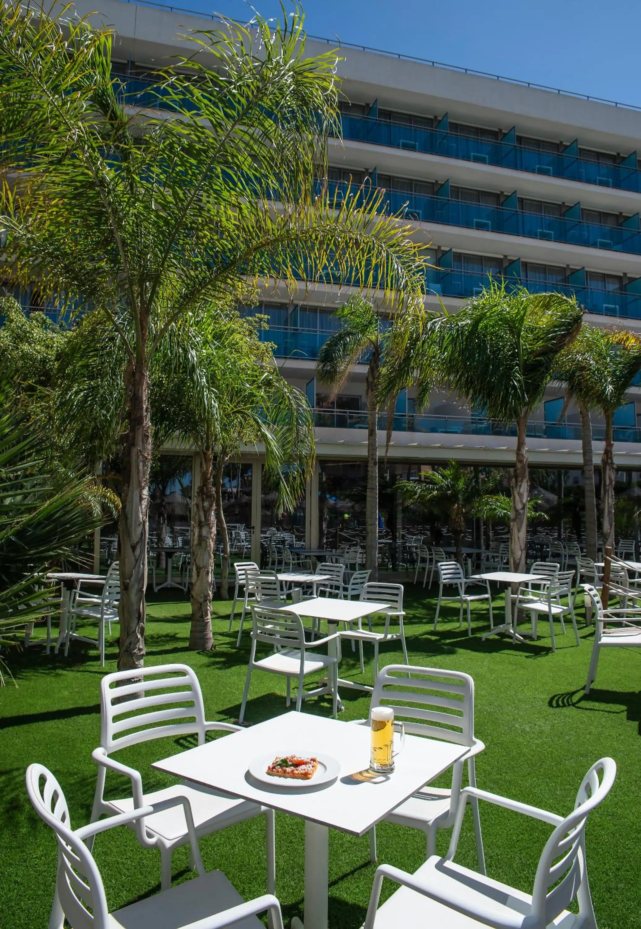 Food and drinks in Hotel Roquetas El Palmeral by Pierre & Vacances