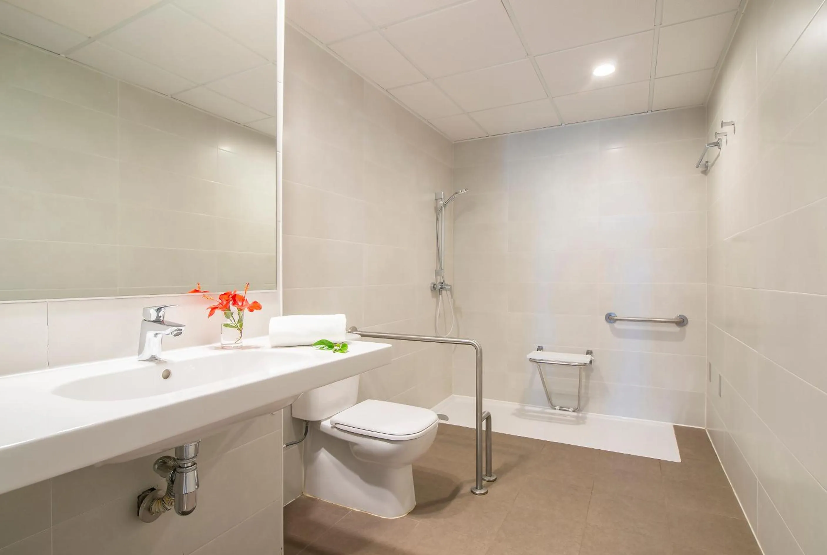 Bathroom in Hotel Roquetas El Palmeral by Pierre & Vacances