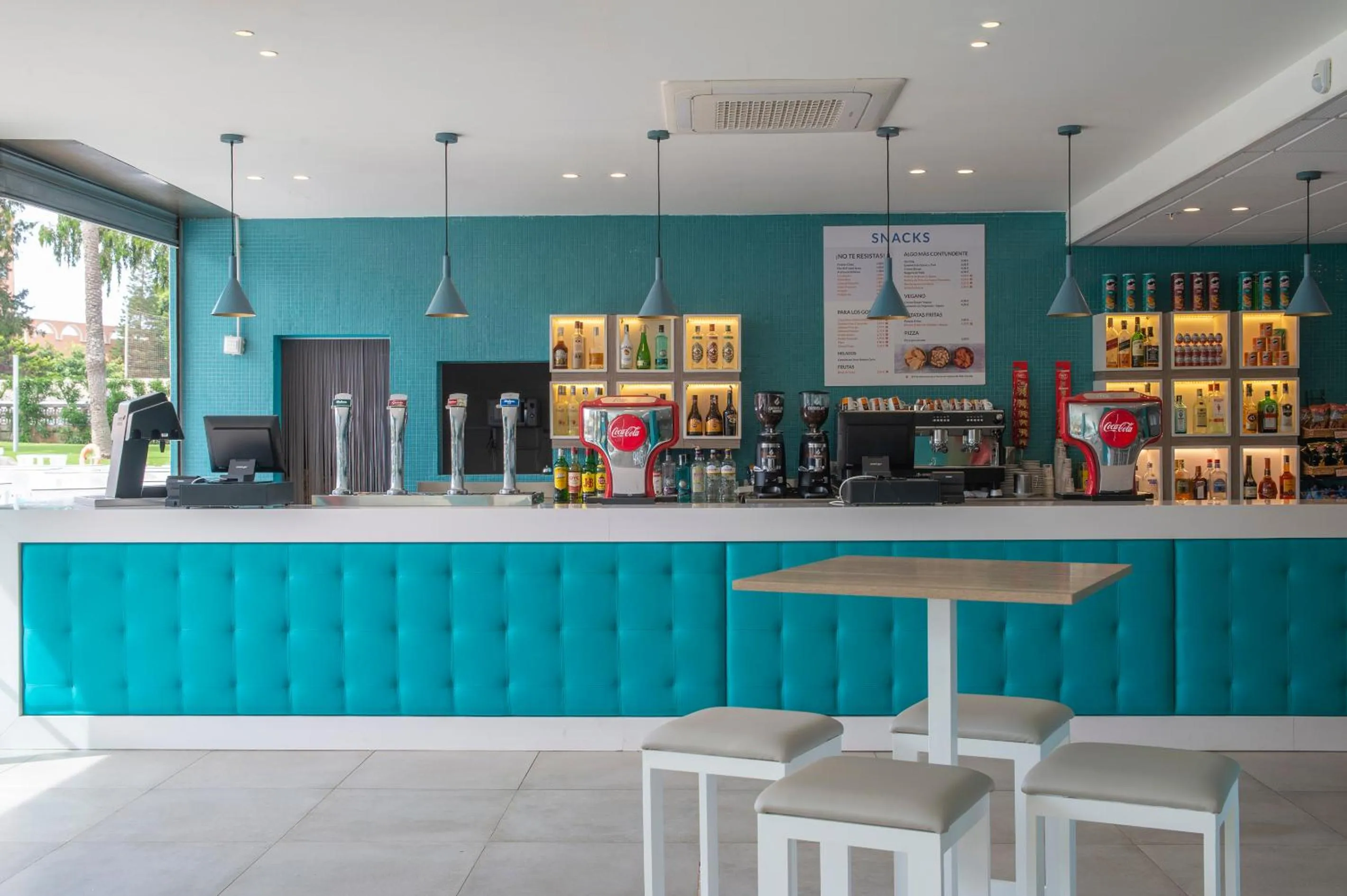 Lounge or bar in Hotel Roquetas El Palmeral by Pierre & Vacances