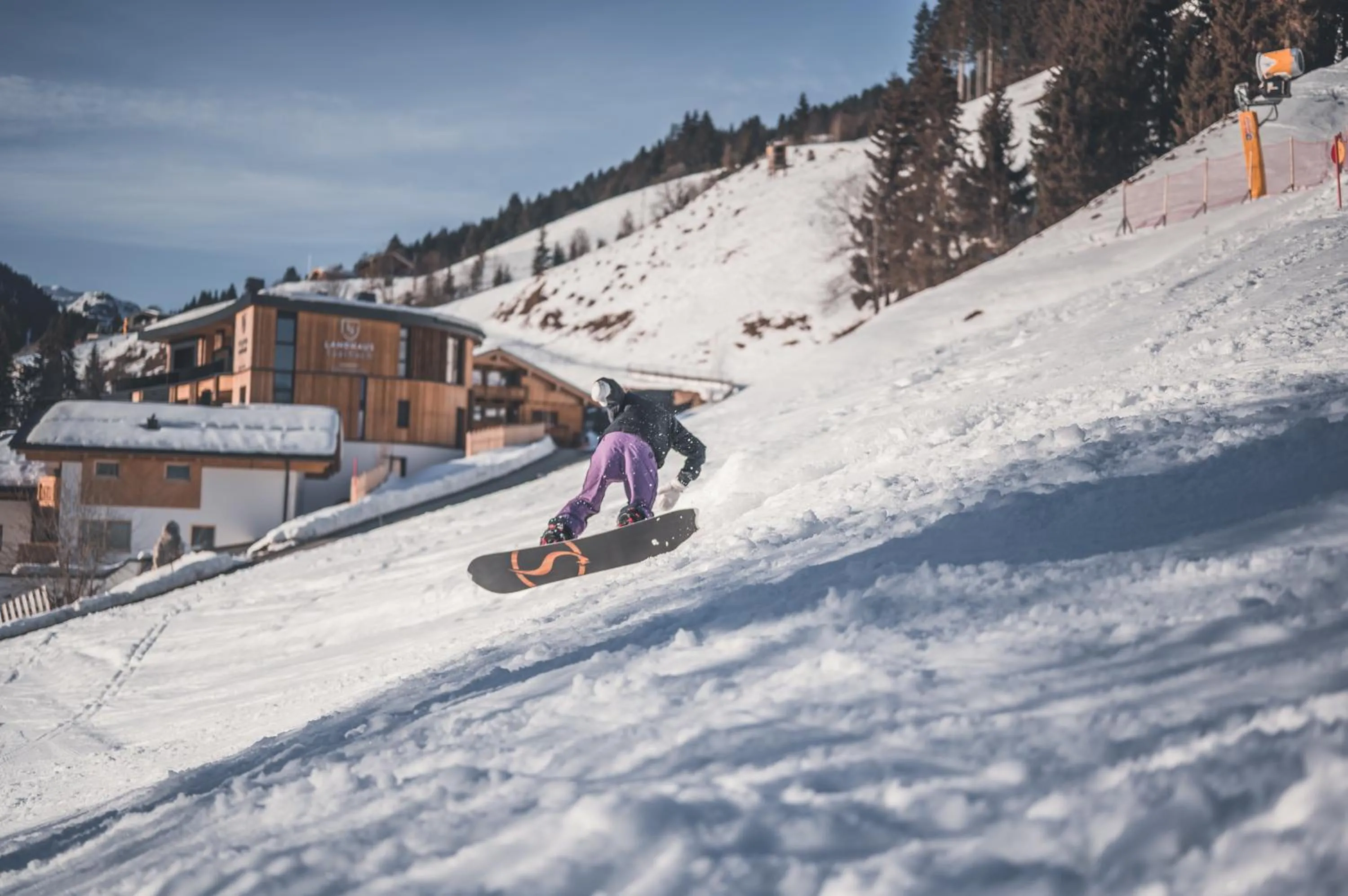 Skiing in Landhaus Saalbach - Ski in & out