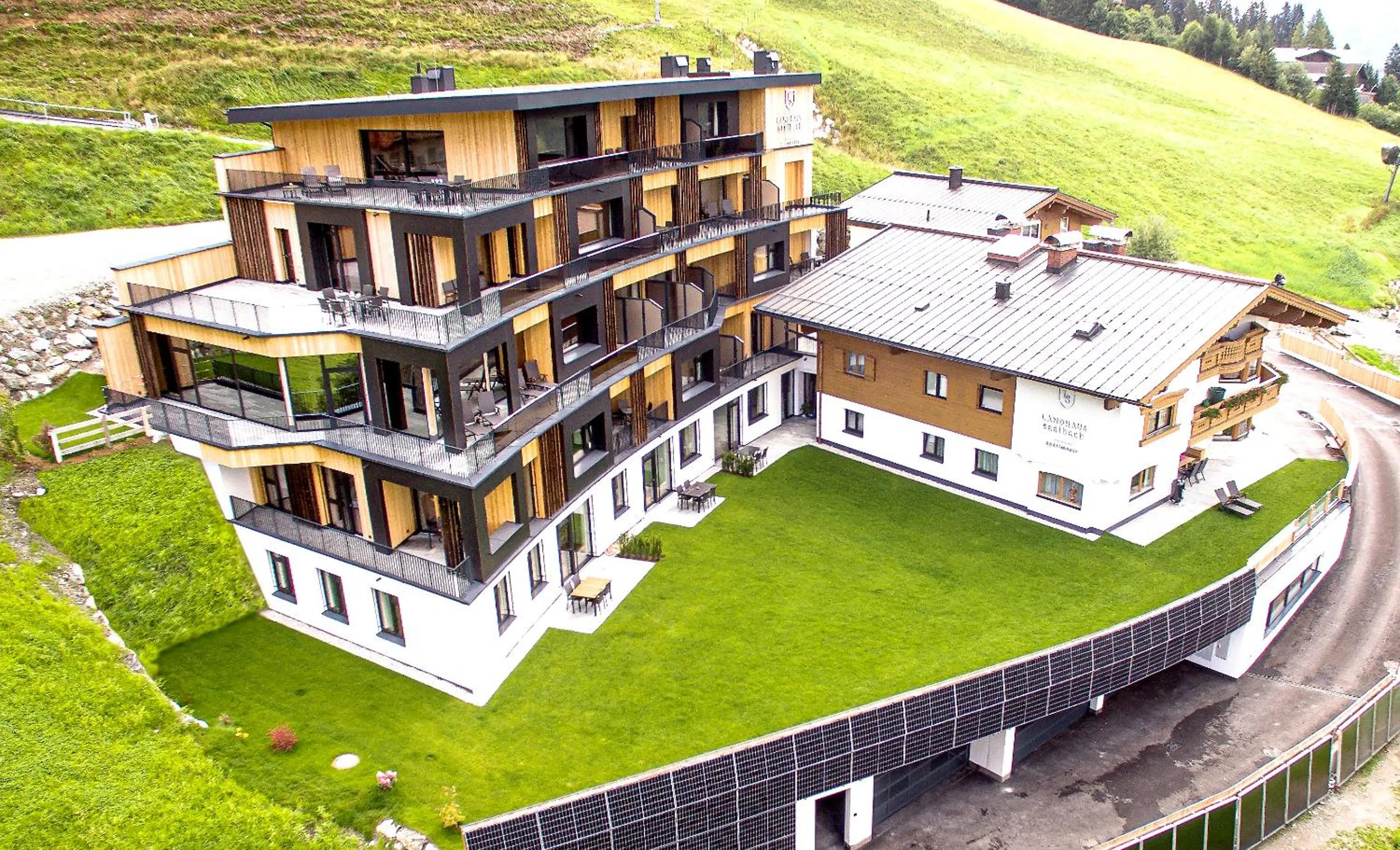 Property building in Landhaus Saalbach - Ski in & out