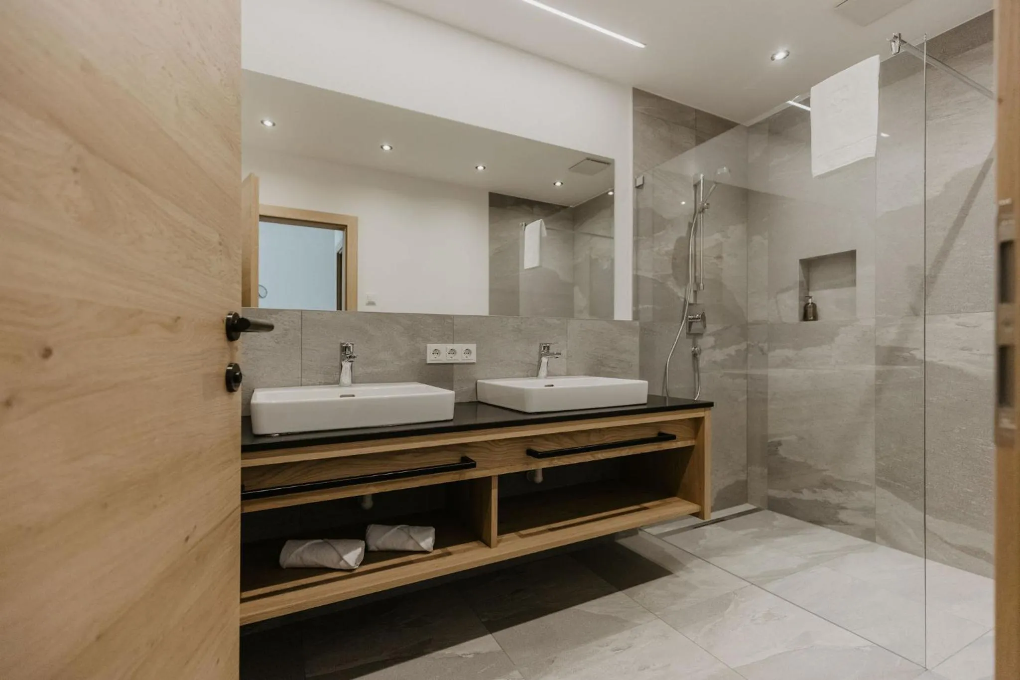 Shower in Landhaus Saalbach - Ski in & out
