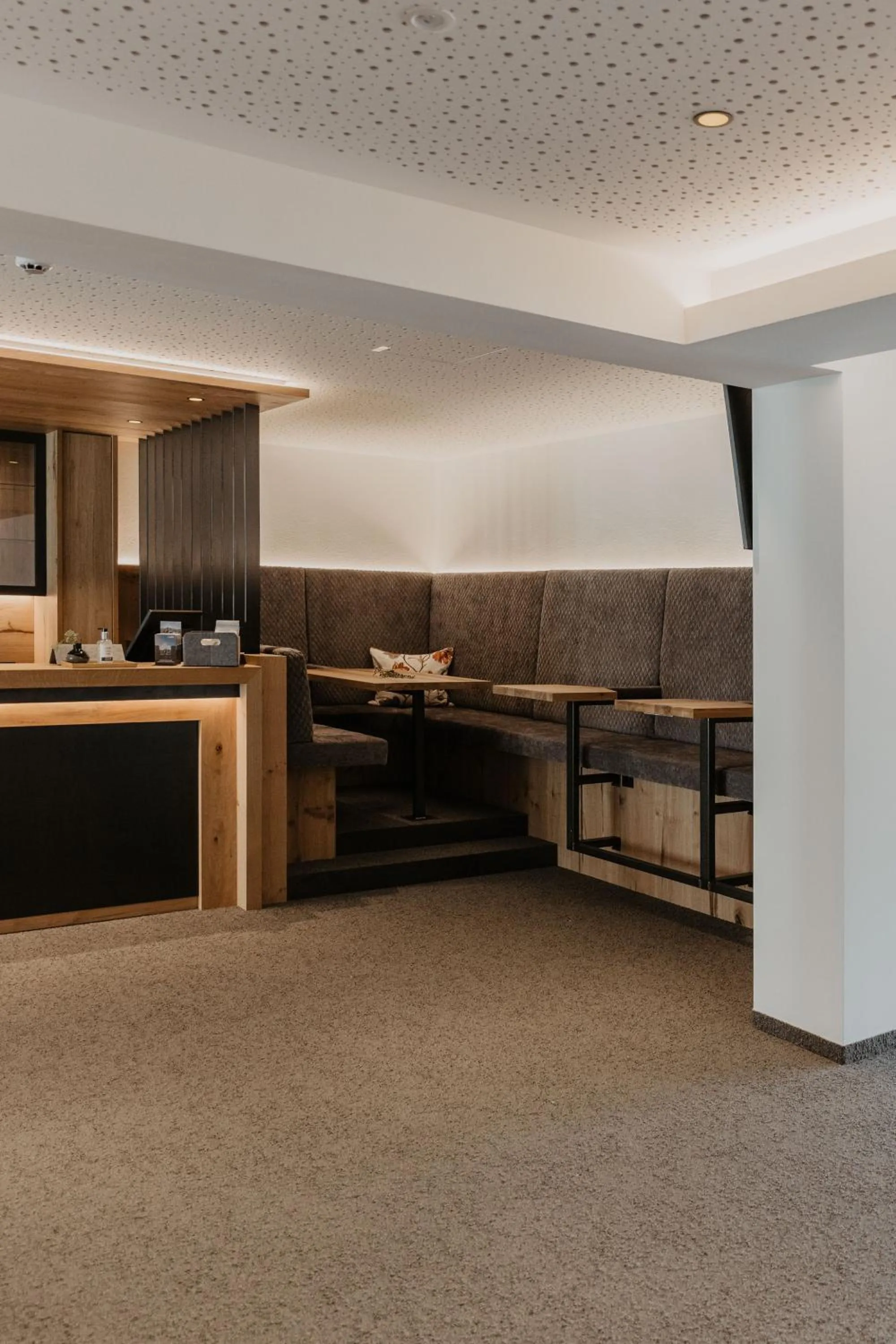 Lobby or reception in Landhaus Saalbach - Ski in & out