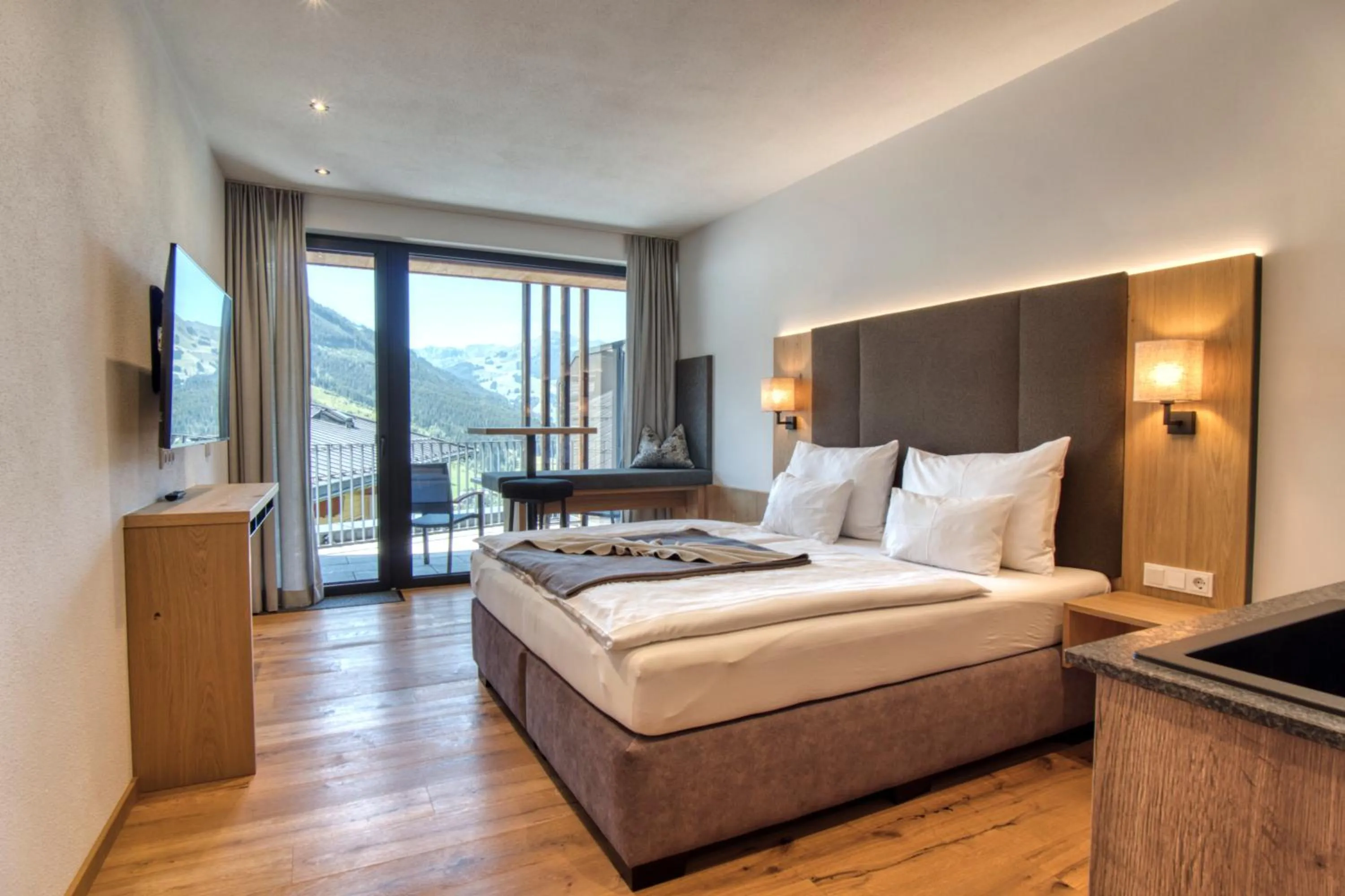 Bed in Landhaus Saalbach - Ski in & out