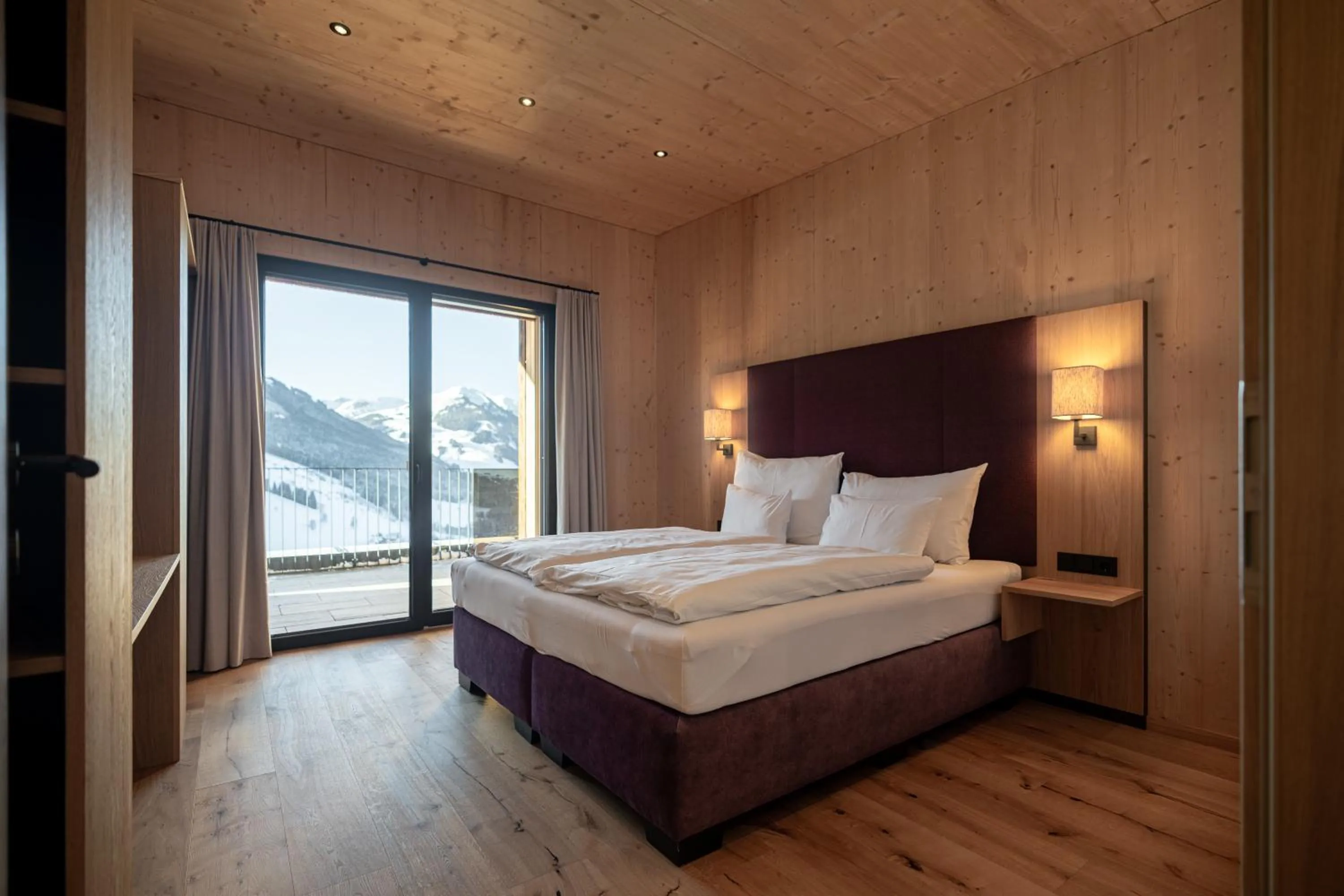 Bed in Landhaus Saalbach - Ski in & out