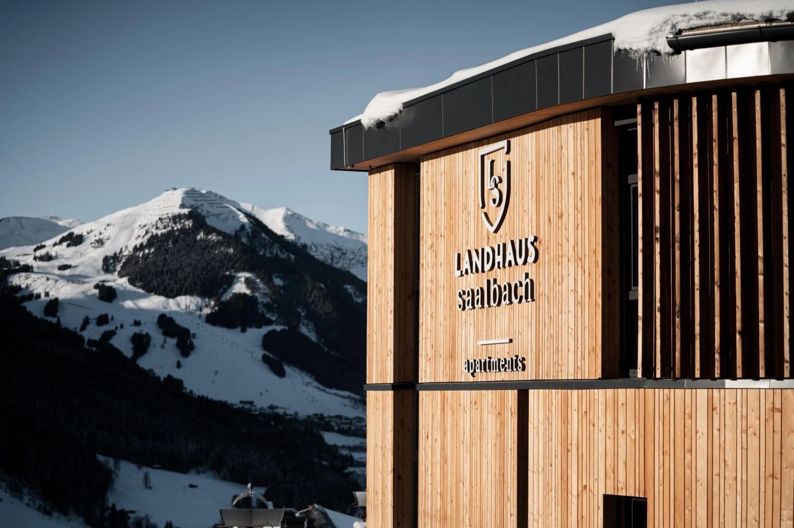 Property building in Landhaus Saalbach - Ski in & out