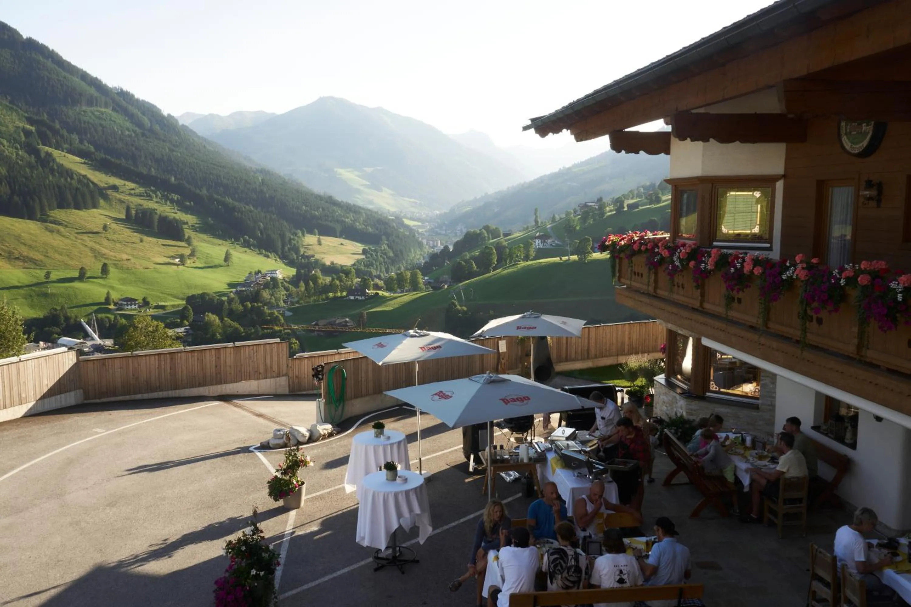 Garden in Landhaus Saalbach - Ski in & out