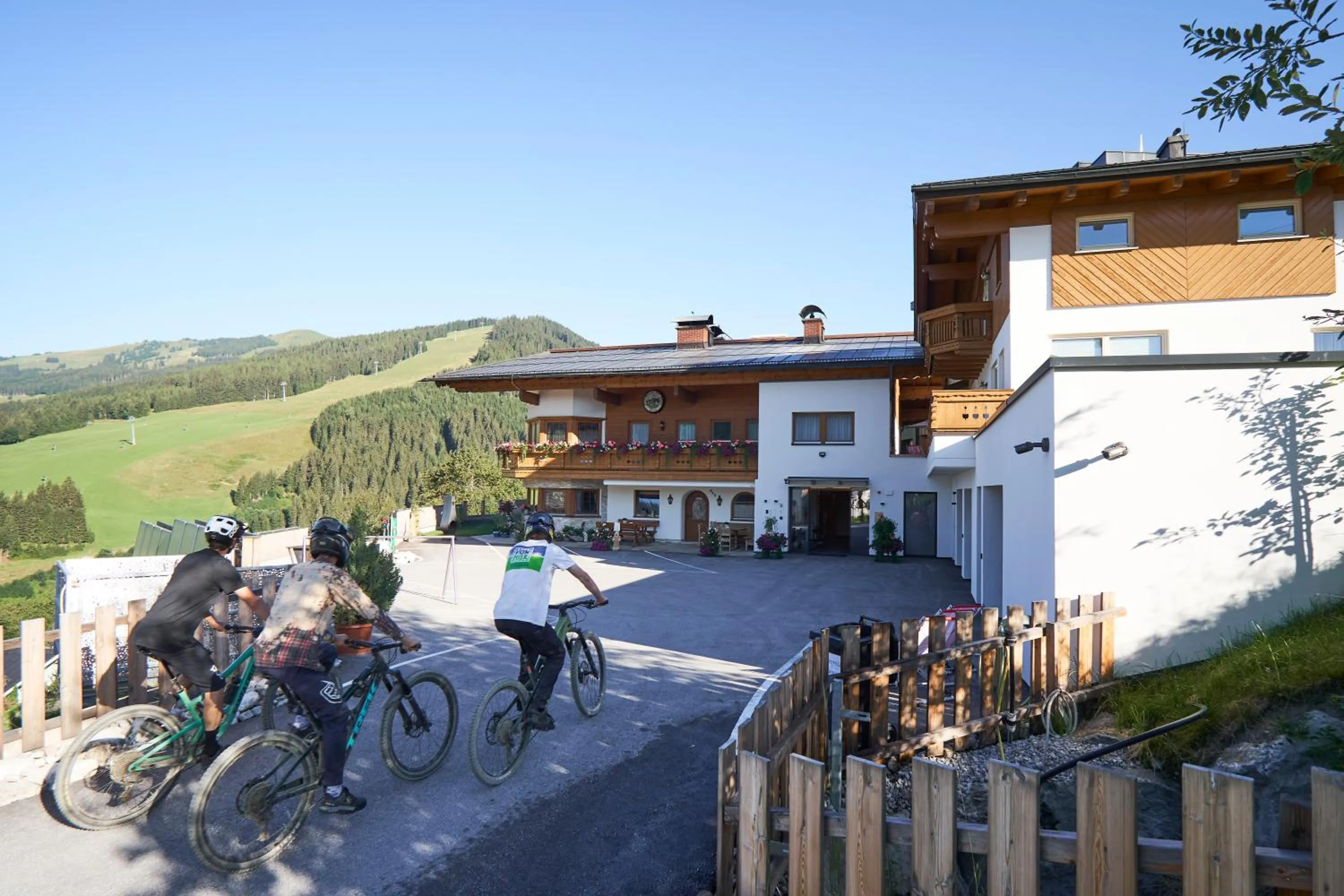 Property building in Landhaus Saalbach - Ski in & out