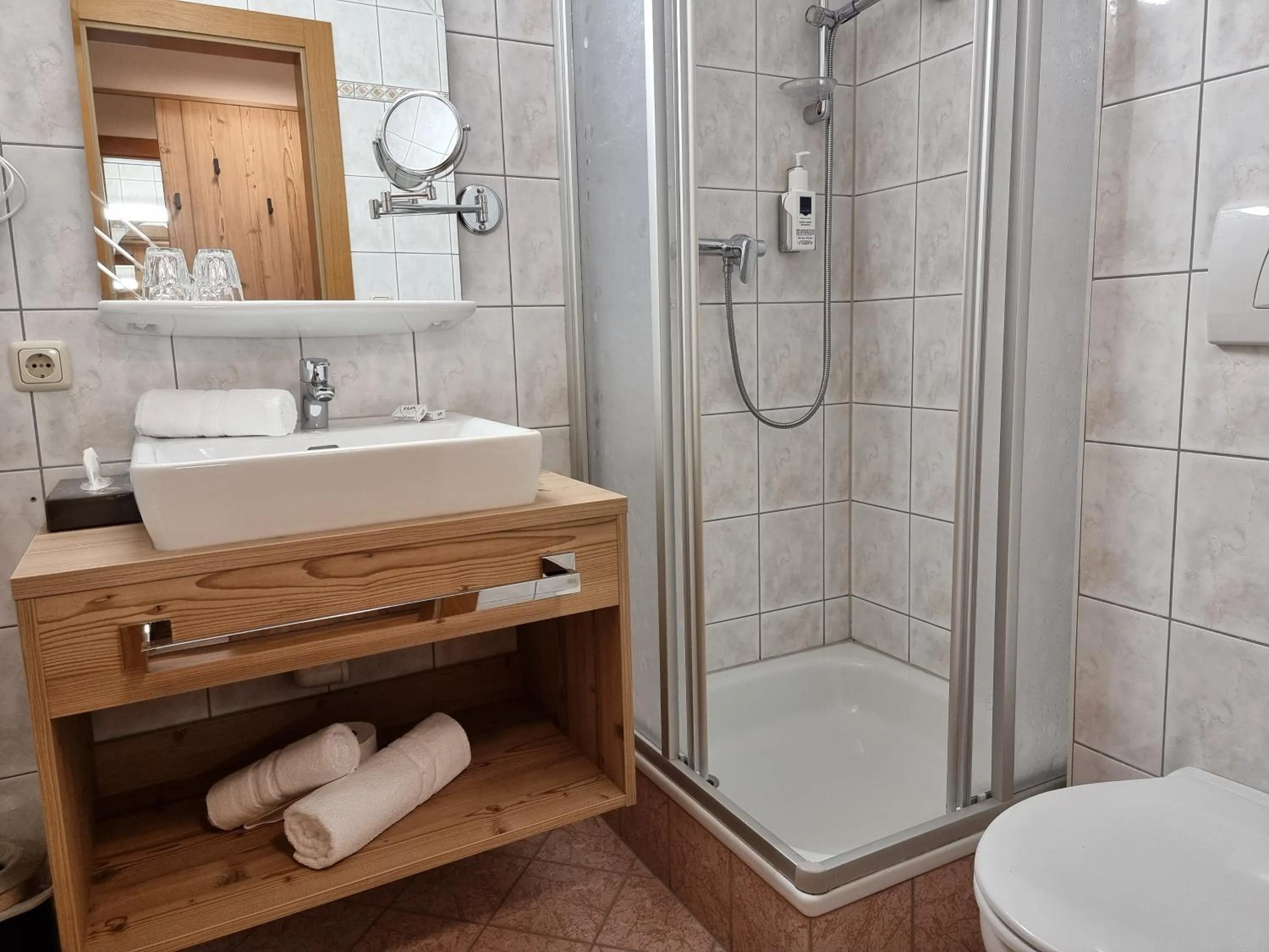 Bathroom in Hotel Gasthof Edelweiß