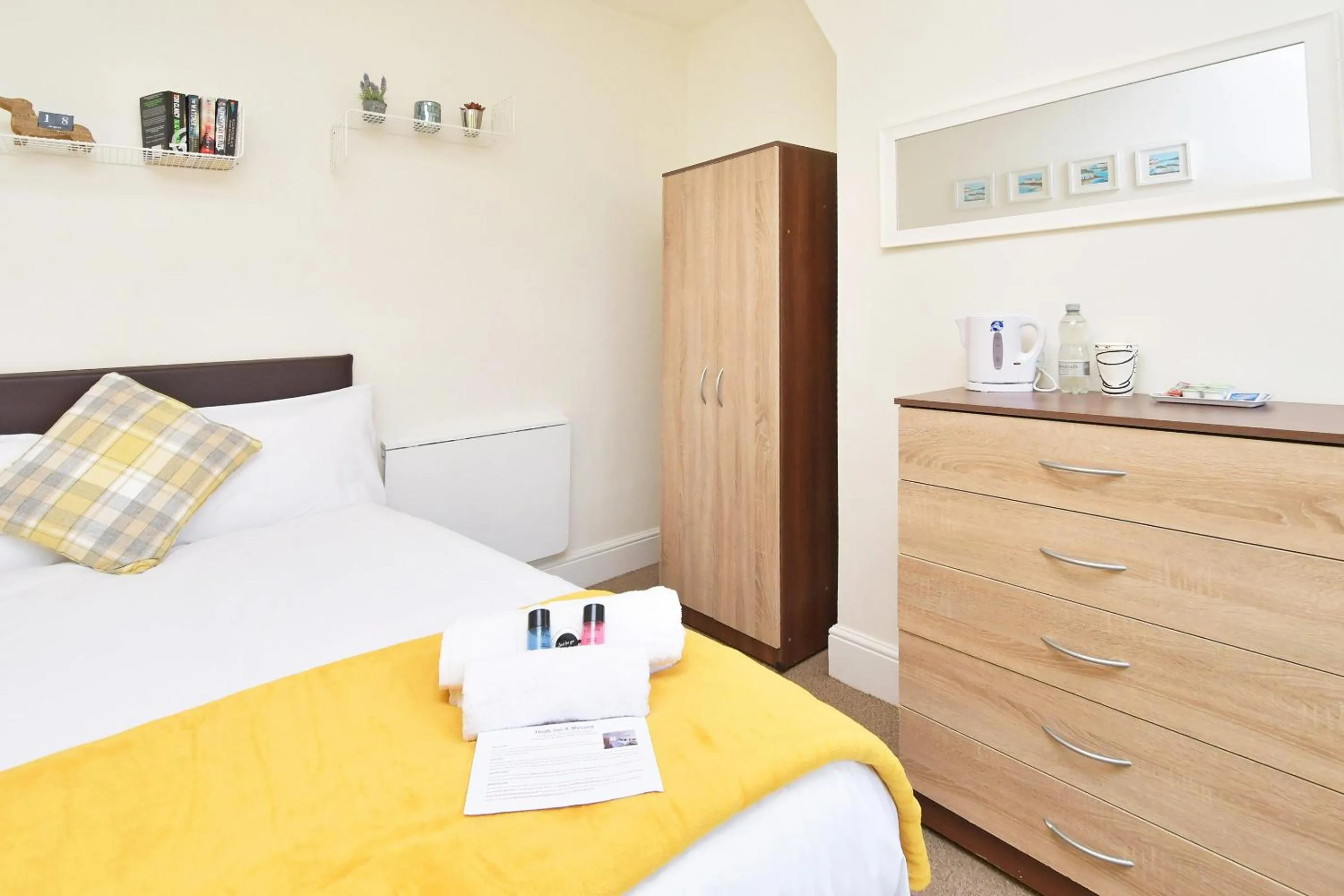 Bedroom, Bed in Townhouse @ Earle Street Crewe