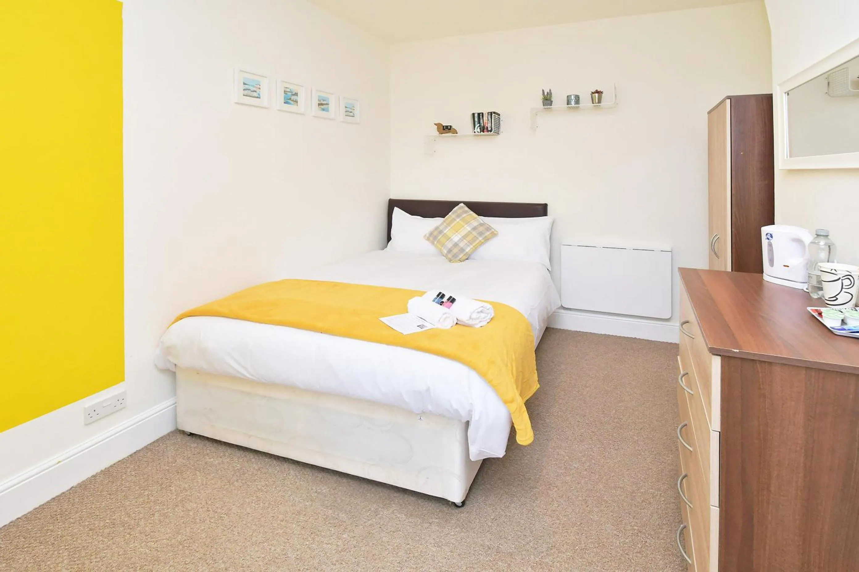 Bedroom, Bed in Townhouse @ Earle Street Crewe