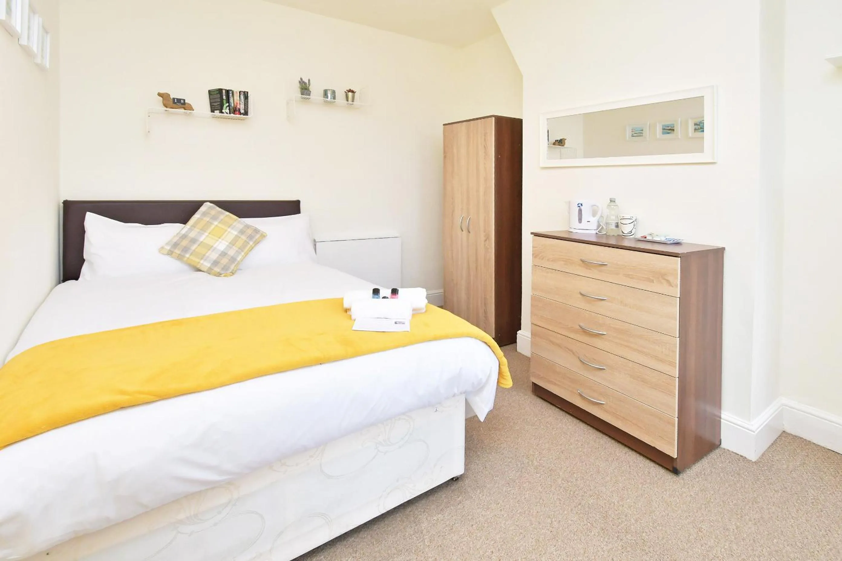 Bedroom, Bed in Townhouse @ Earle Street Crewe
