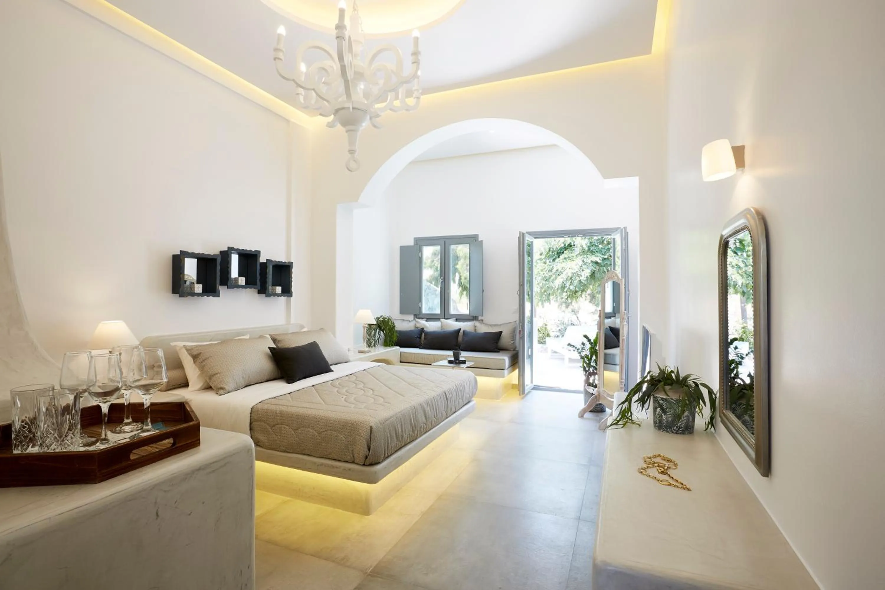 Photo of the whole room in Amara Suites Santorini