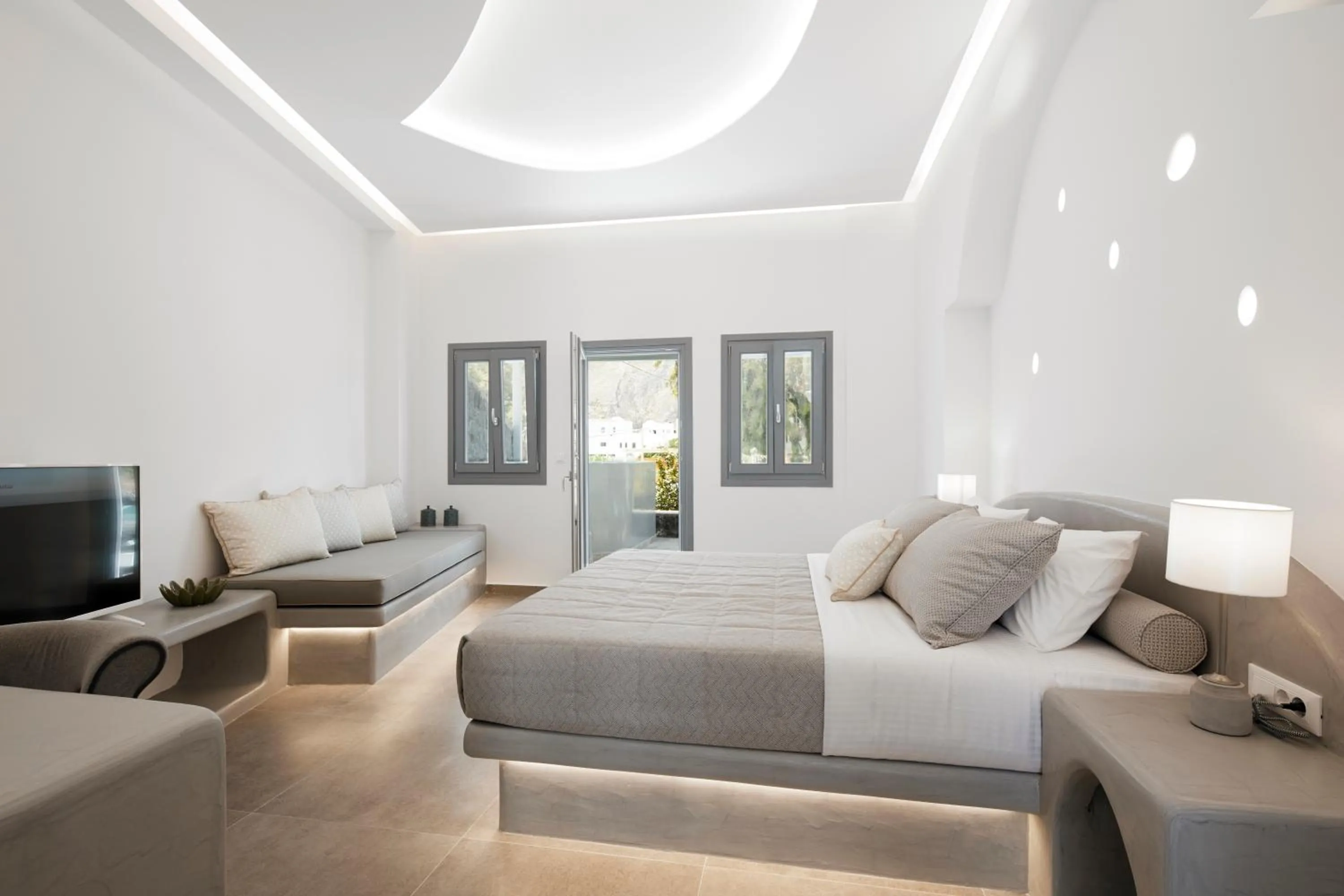 Photo of the whole room in Amara Suites Santorini