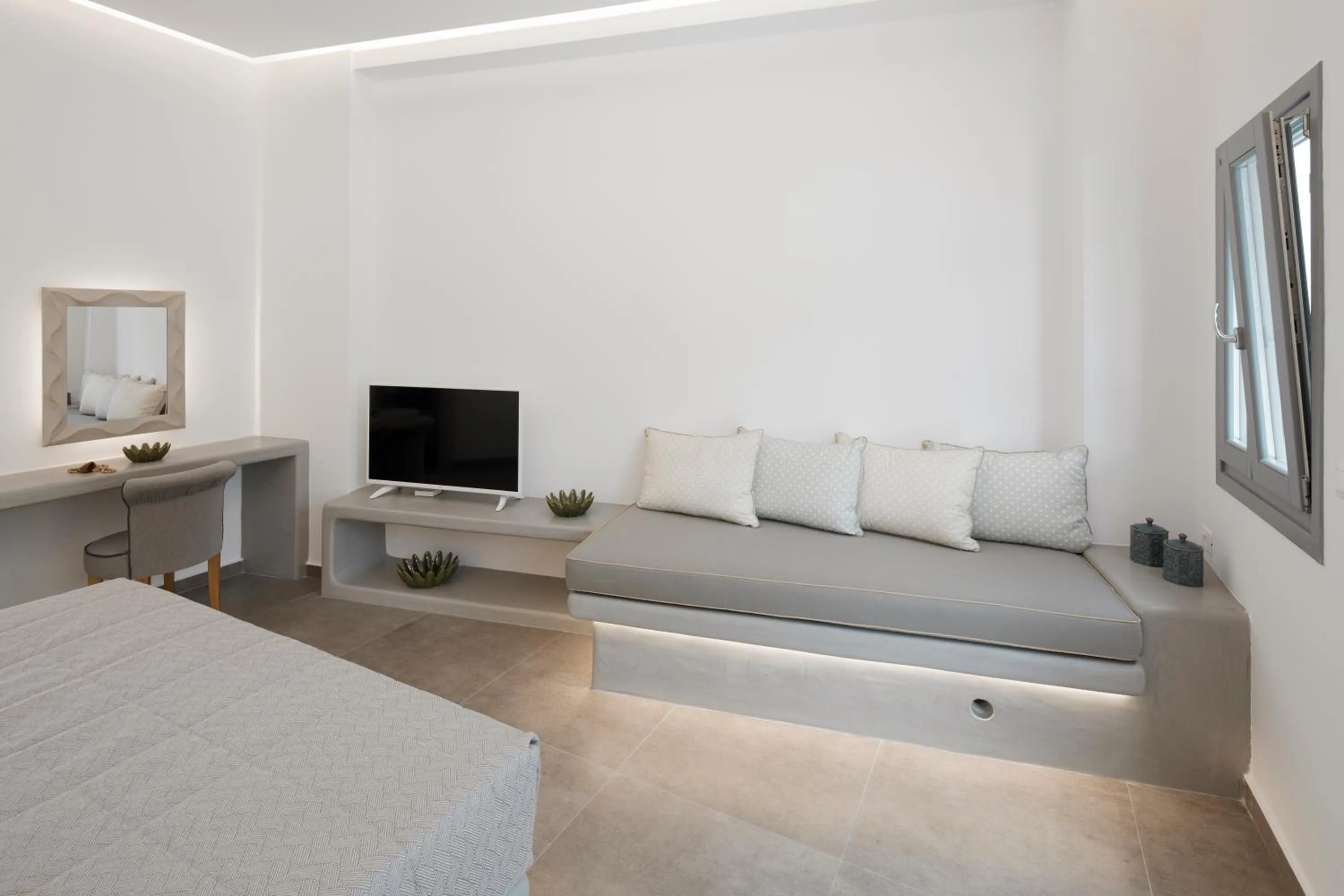 Photo of the whole room, Bed in Amara Suites Santorini