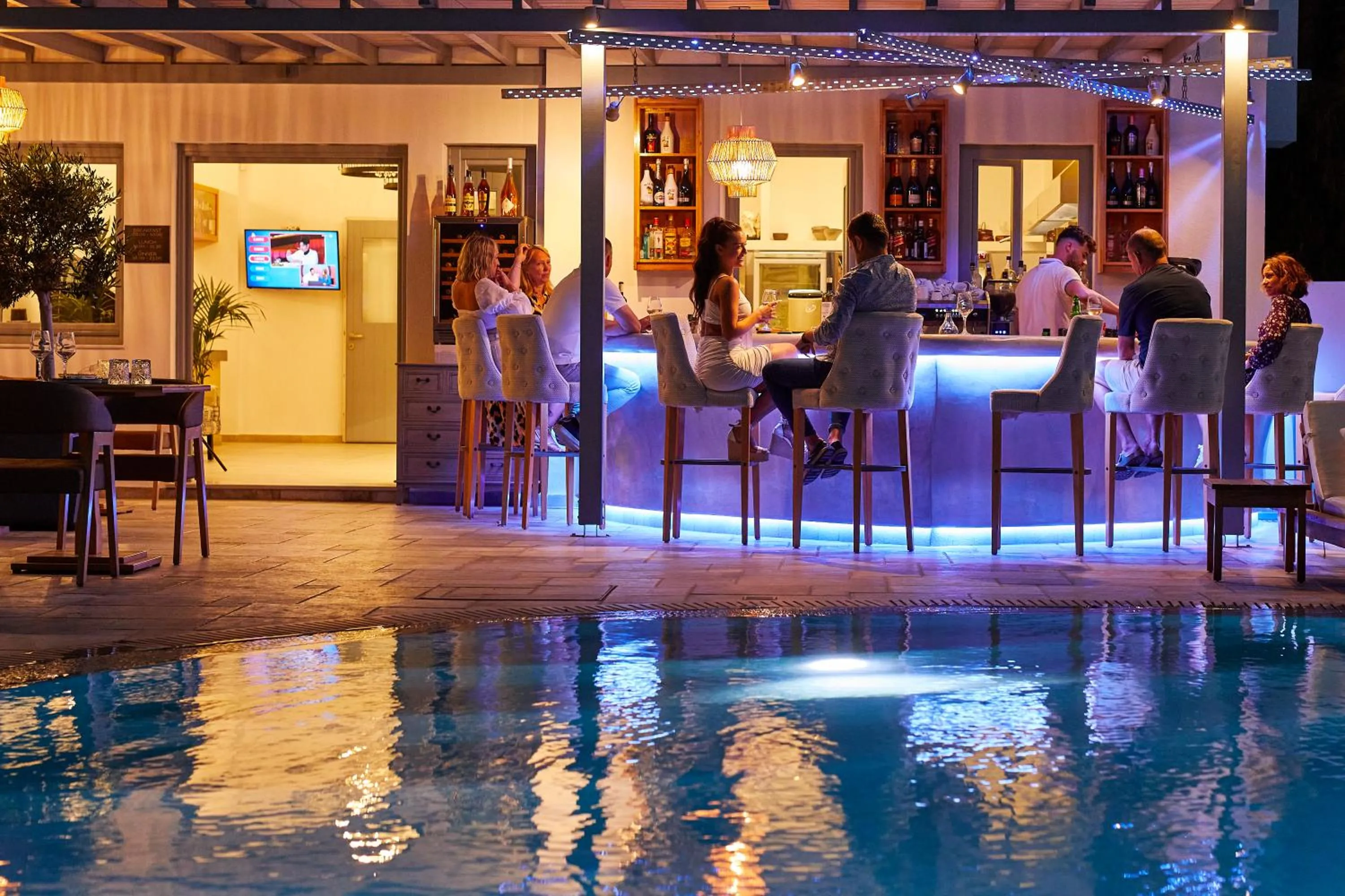 Lounge or bar in Amara Suites Santorini