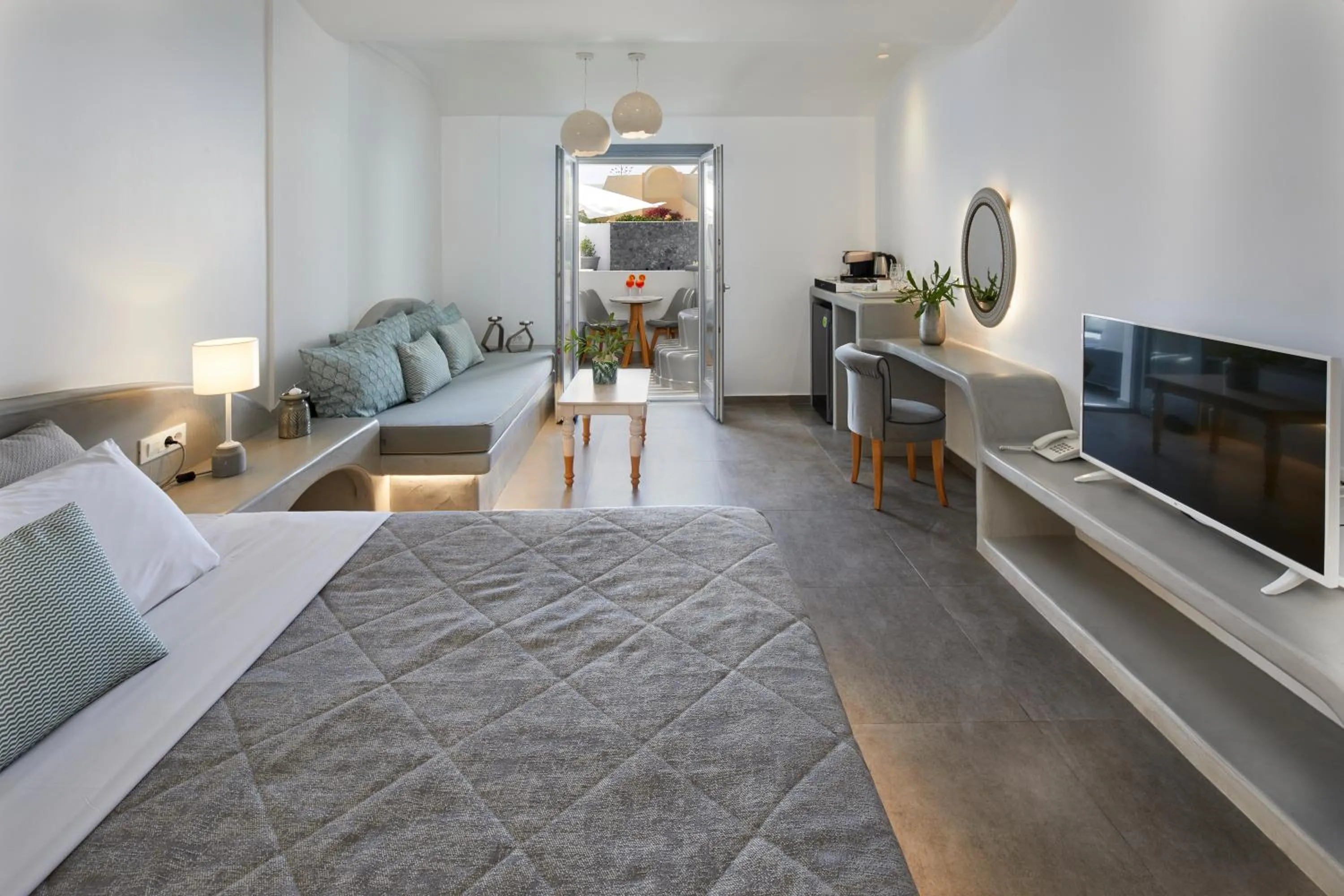 View (from property/room), Bed in Amara Suites Santorini