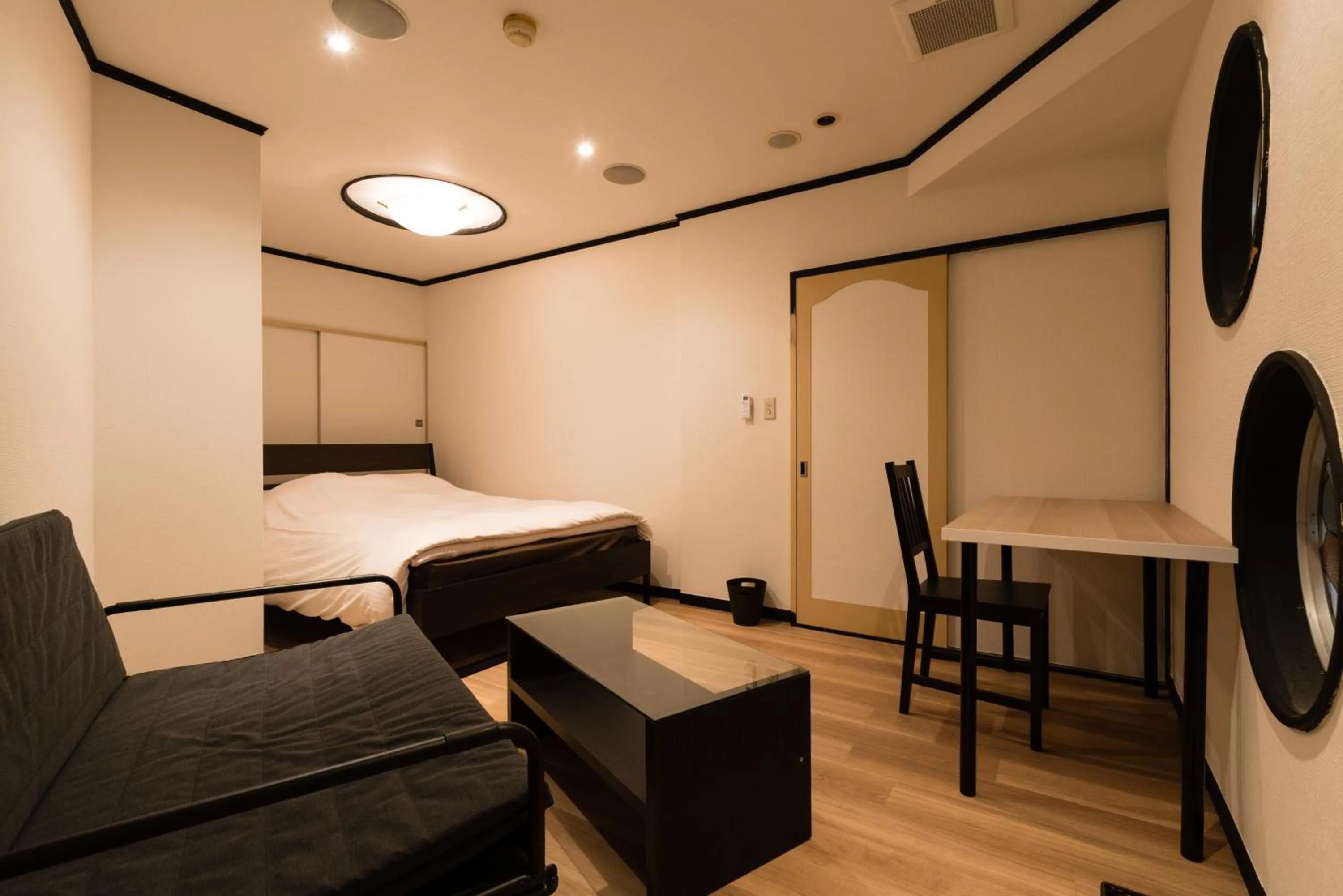 Photo of the whole room, Bed in Tokyo Guest House Ouji Music Lounge