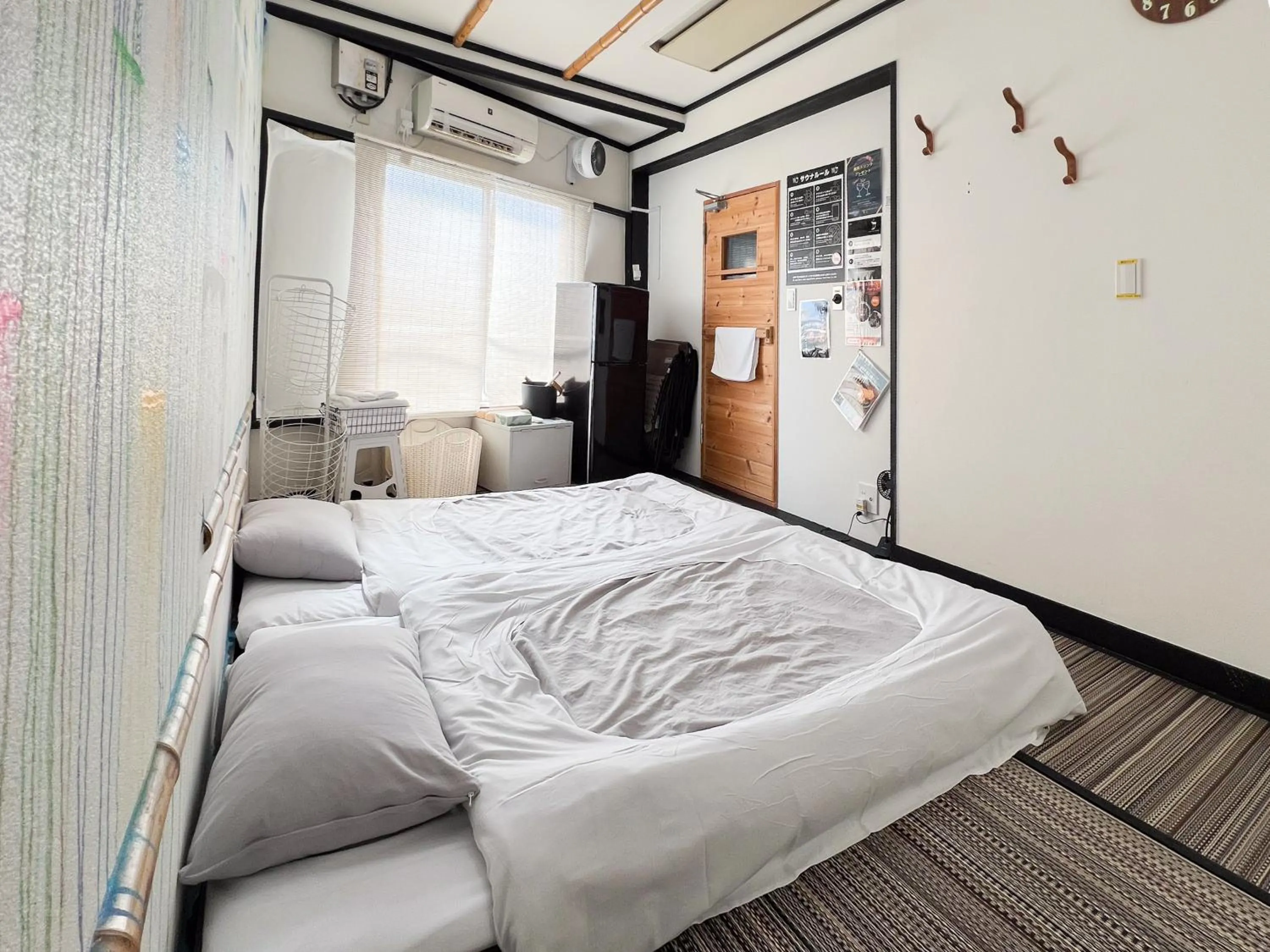 Bed in Tokyo Guest House Ouji Music Lounge