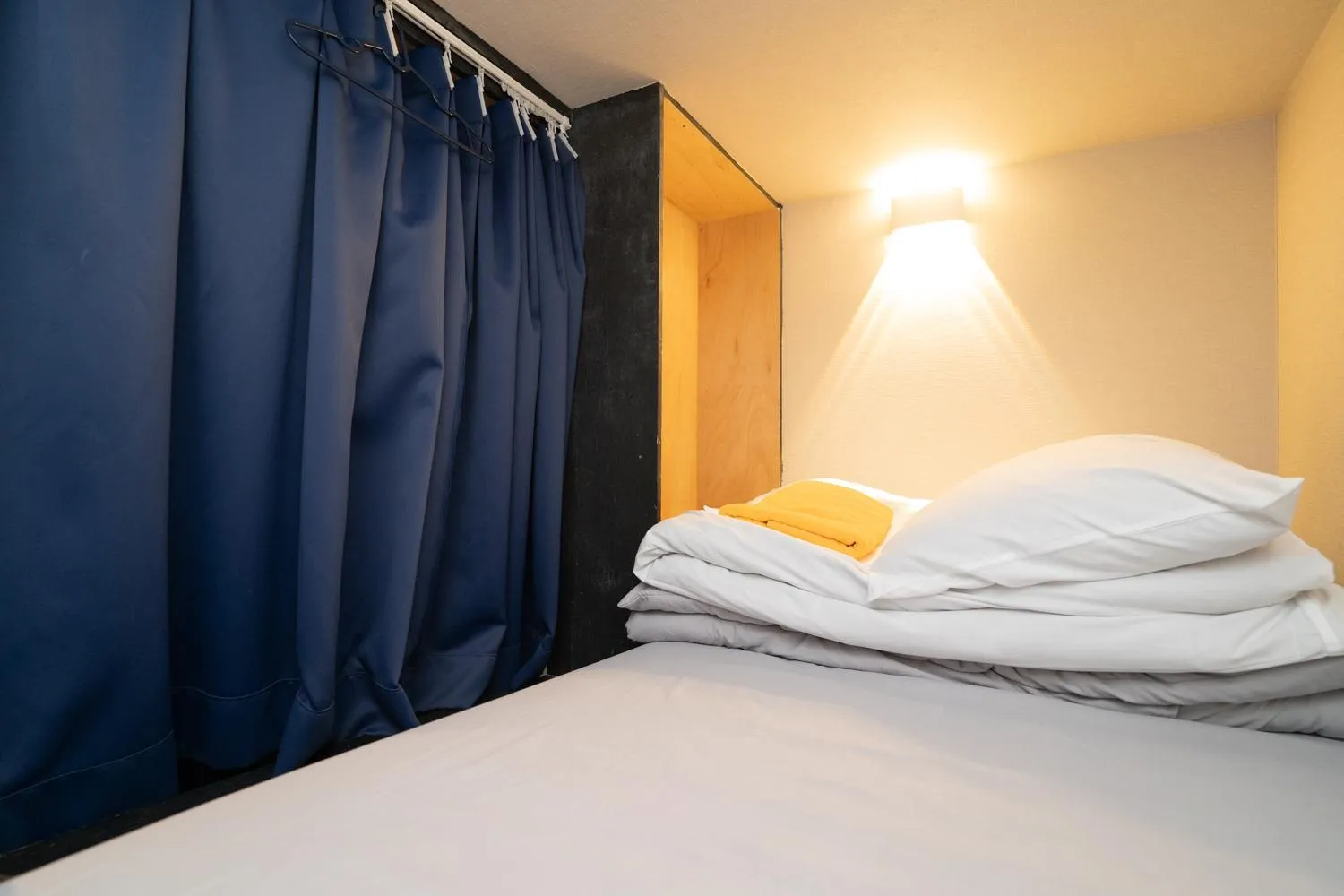 Bed in Tokyo Guest House Ouji Music Lounge