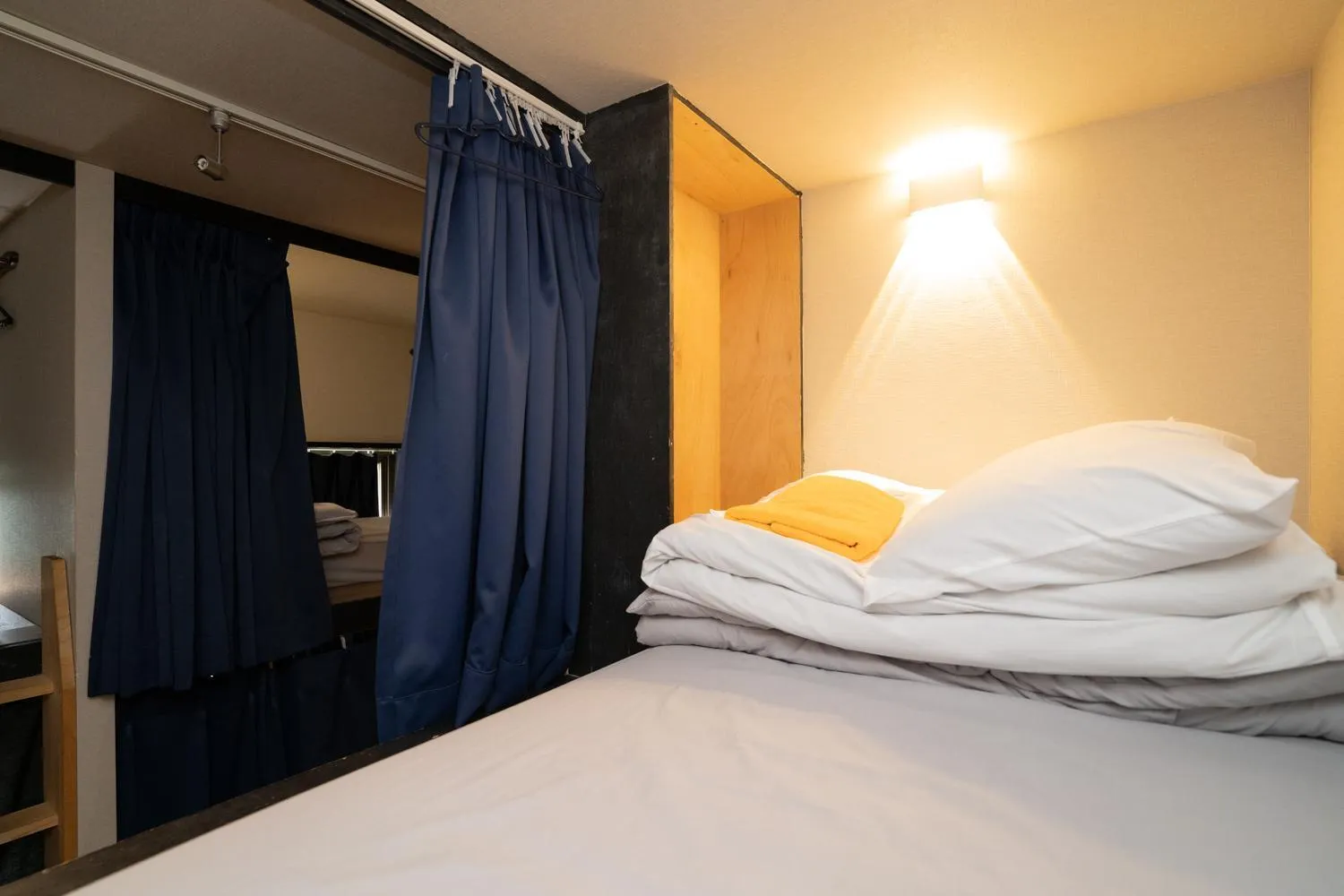 Bed in Tokyo Guest House Ouji Music Lounge