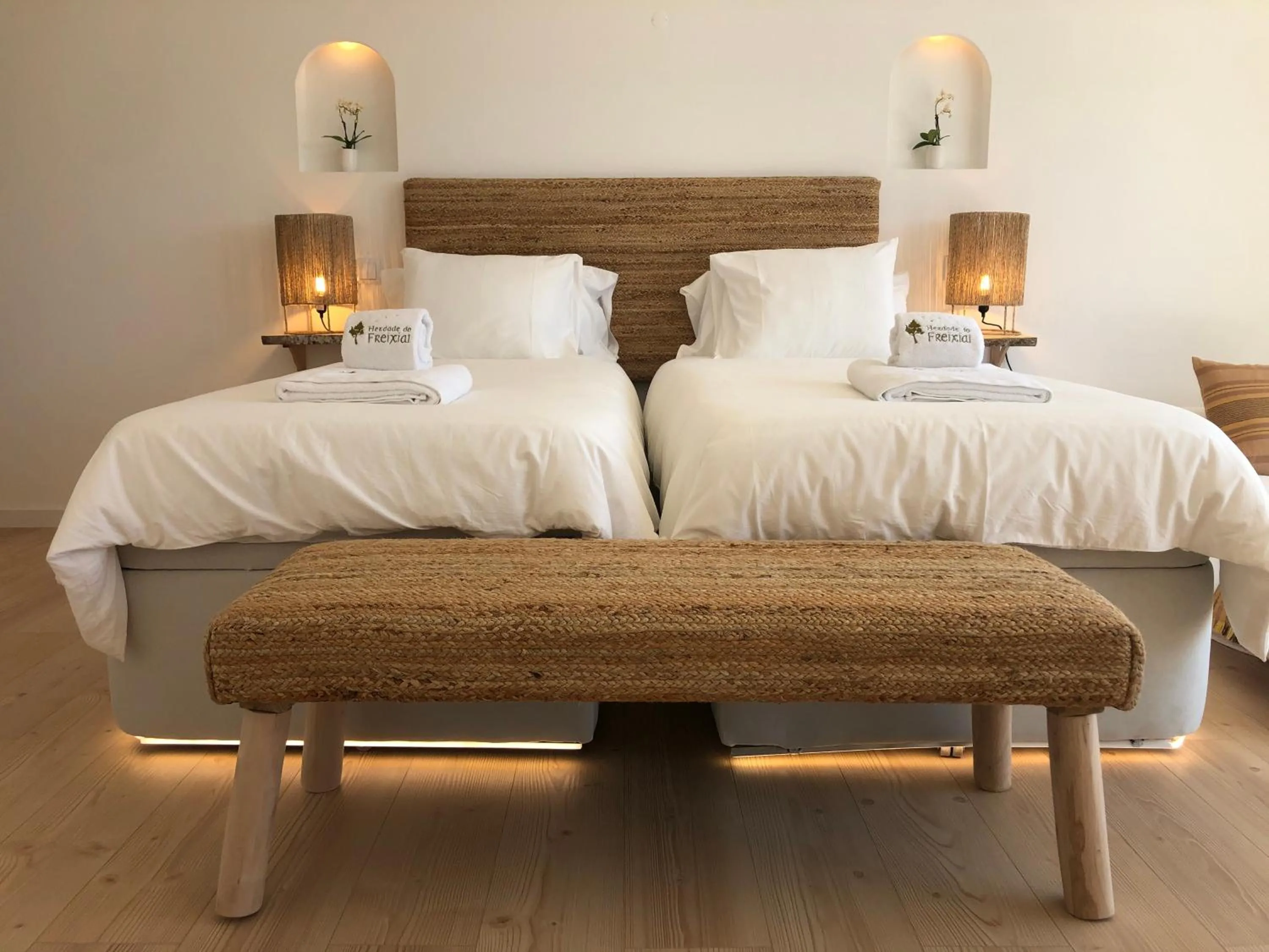 Property building, Bed in Herdade Do Freixial - Turismo Rural