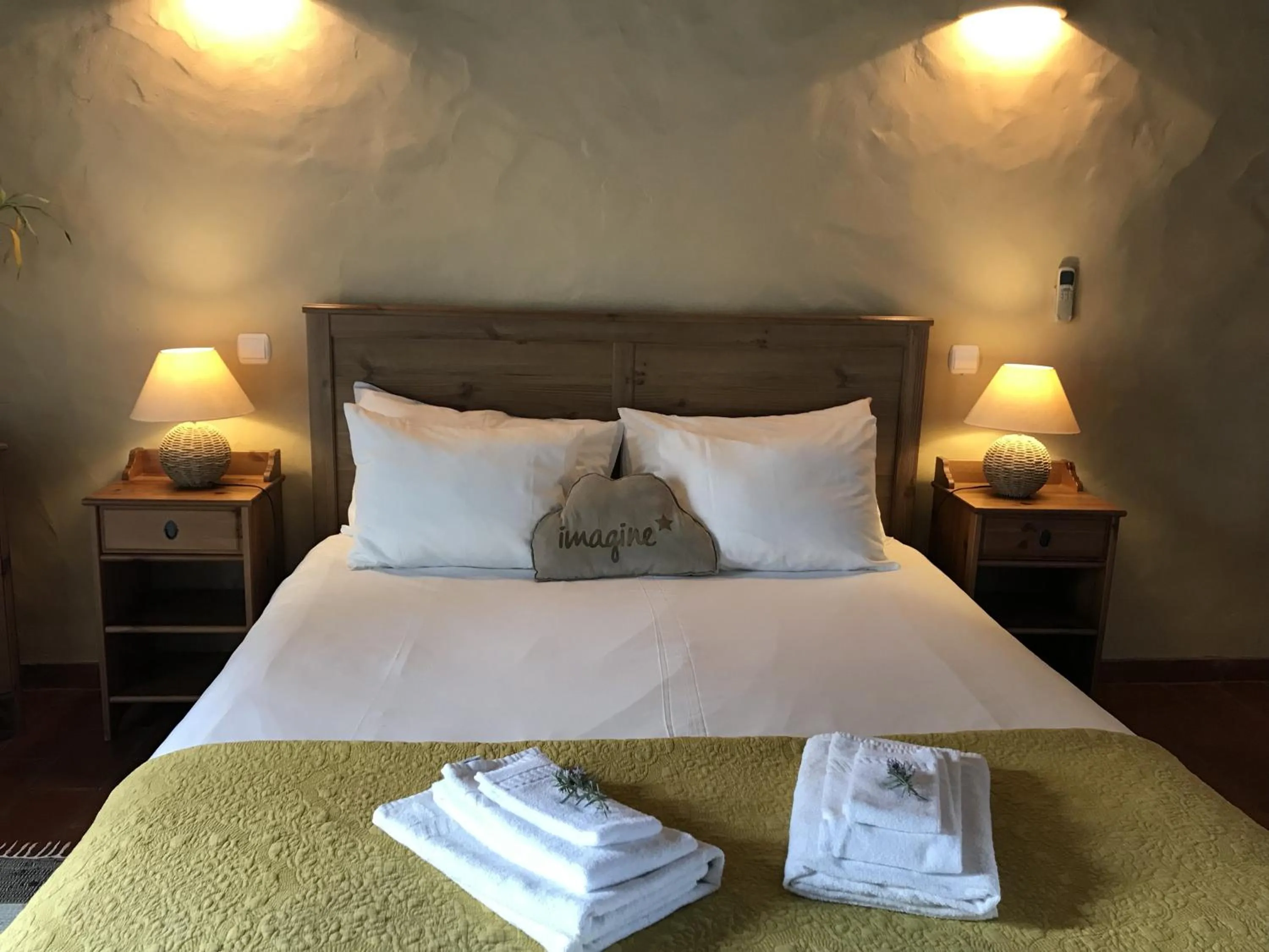 Bedroom, Bed in Herdade Do Freixial - Turismo Rural