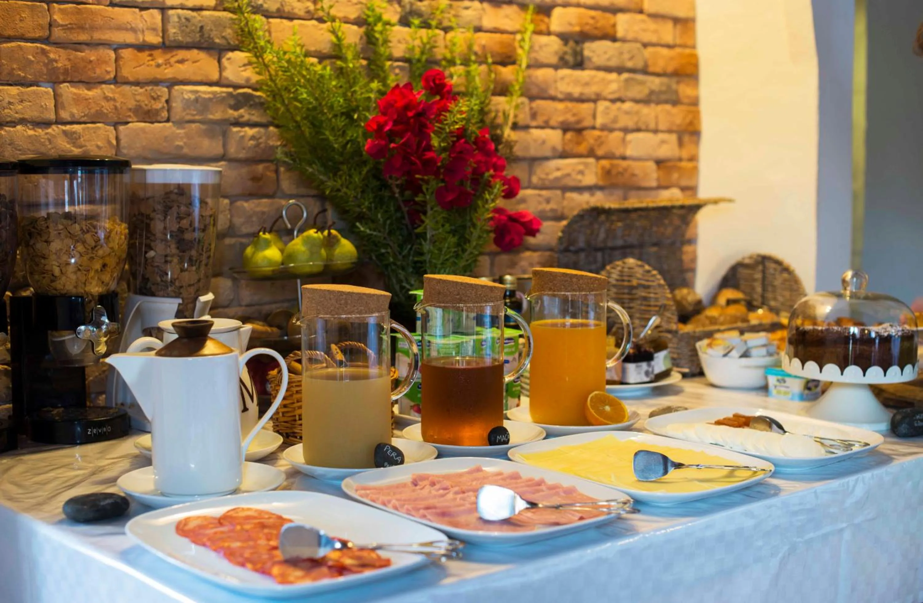 Buffet breakfast in Herdade Do Freixial - Turismo Rural