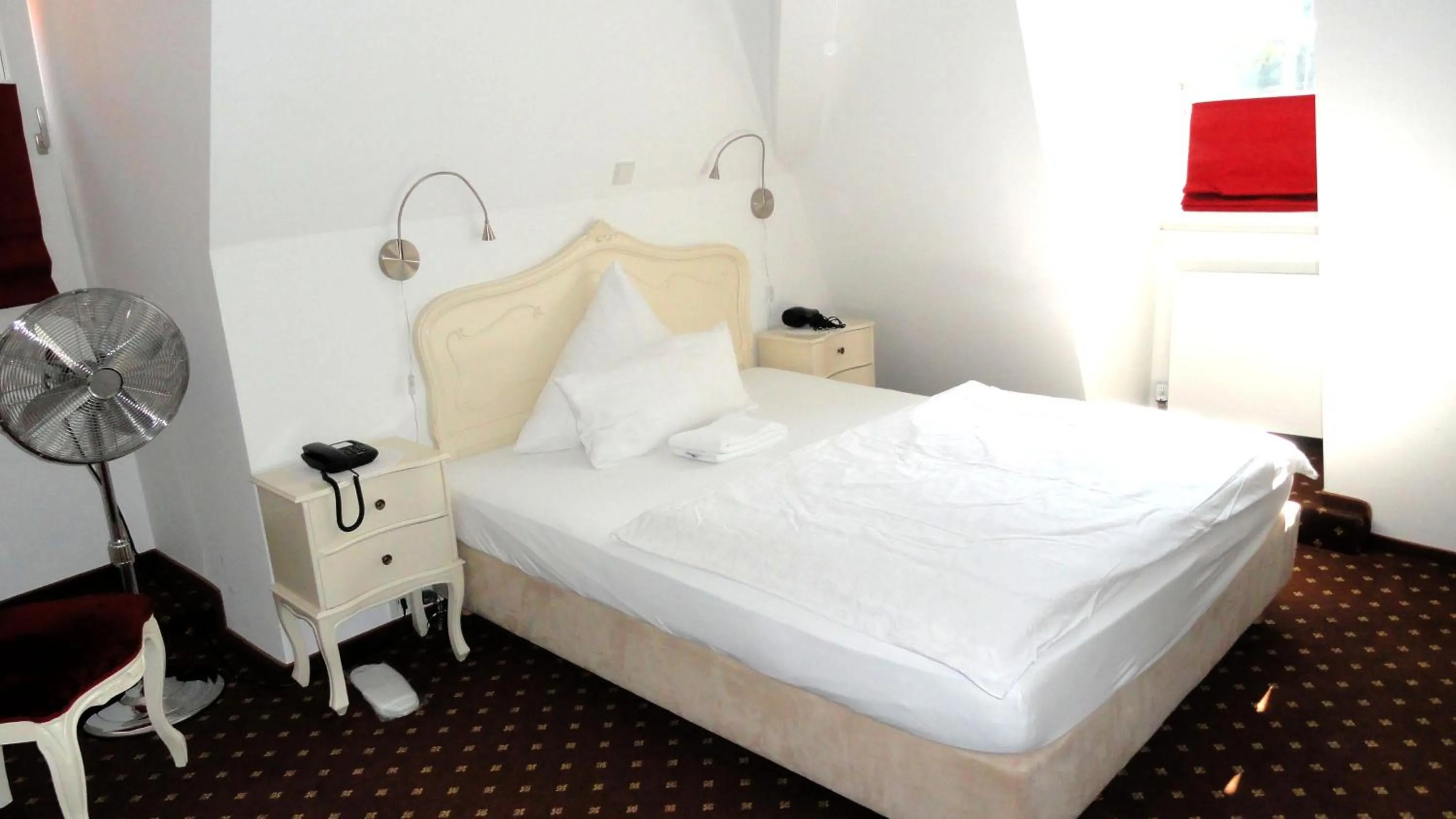 Photo of the whole room in Hotel Einhorn