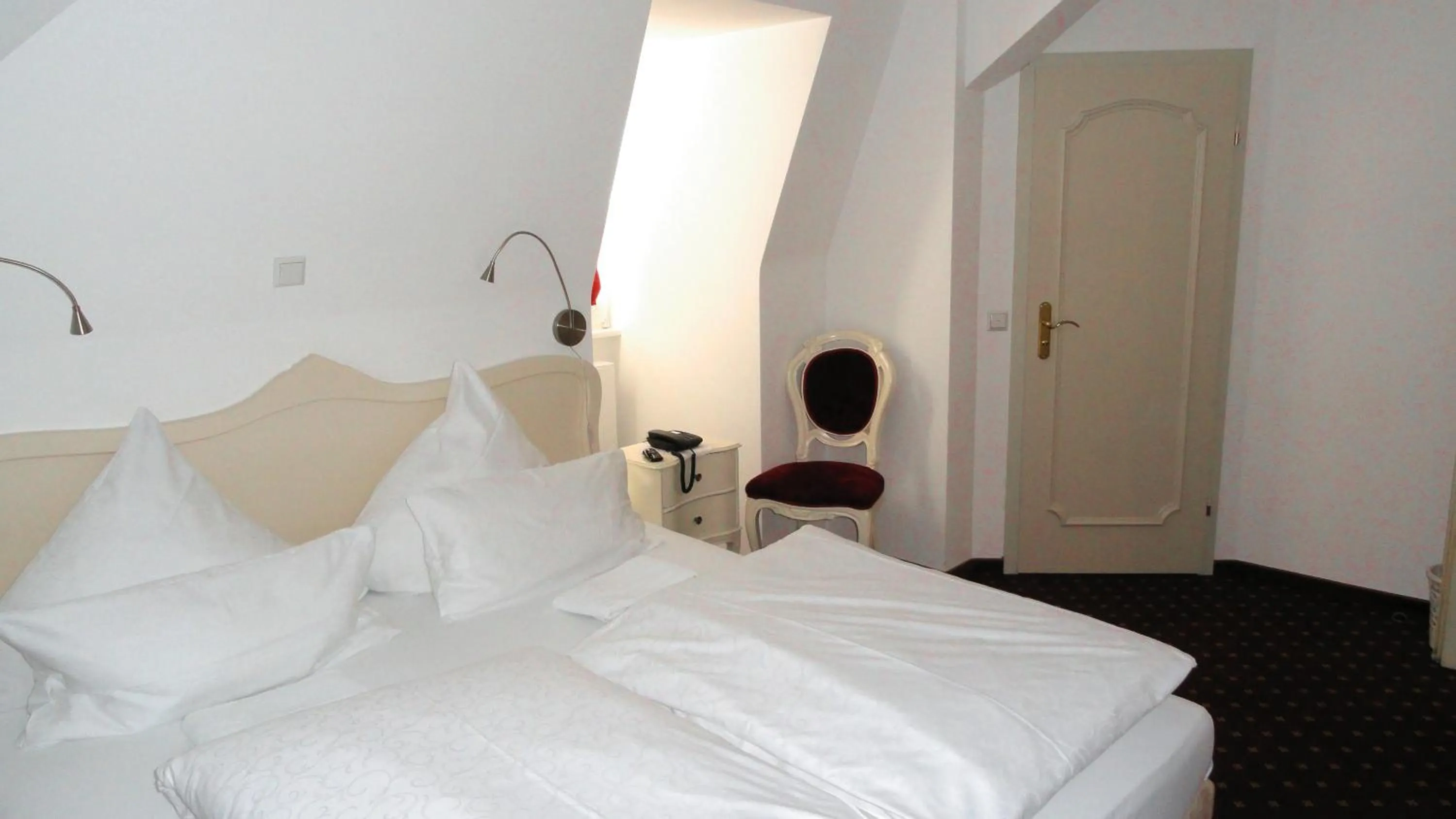 Photo of the whole room in Hotel Einhorn