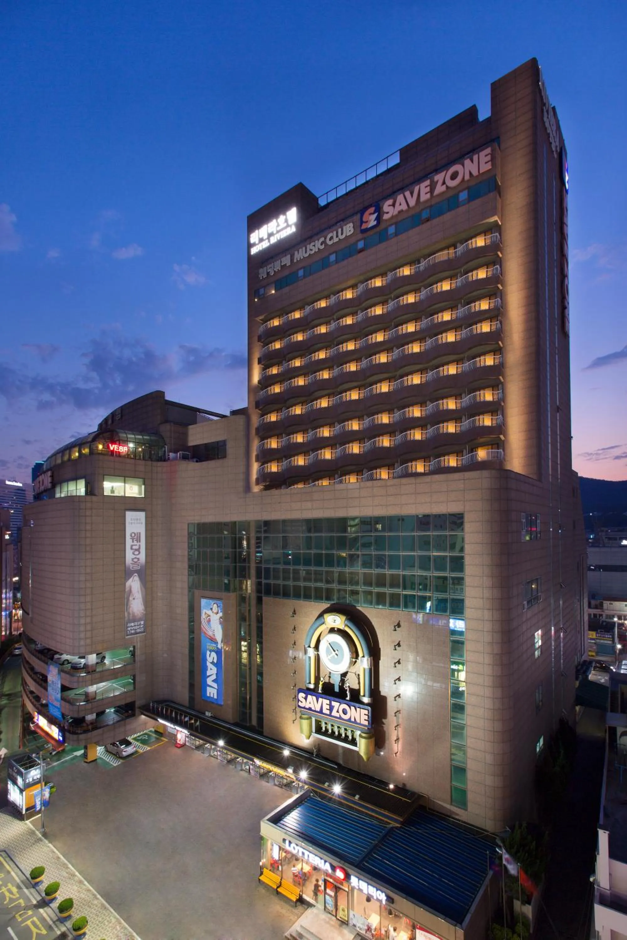 Facade/entrance in Libero Hotel