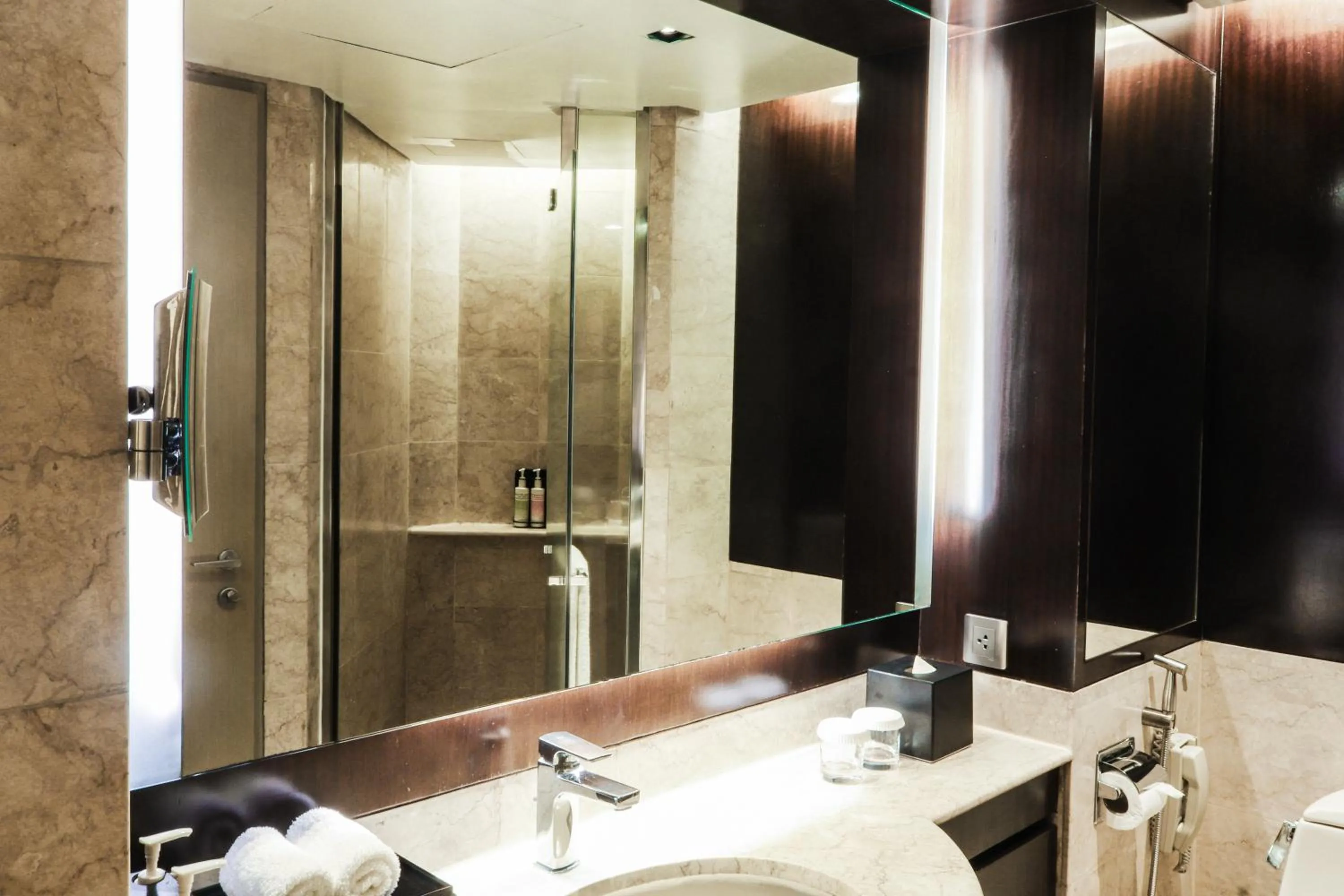 Bathroom in New World Makati Hotel, Manila