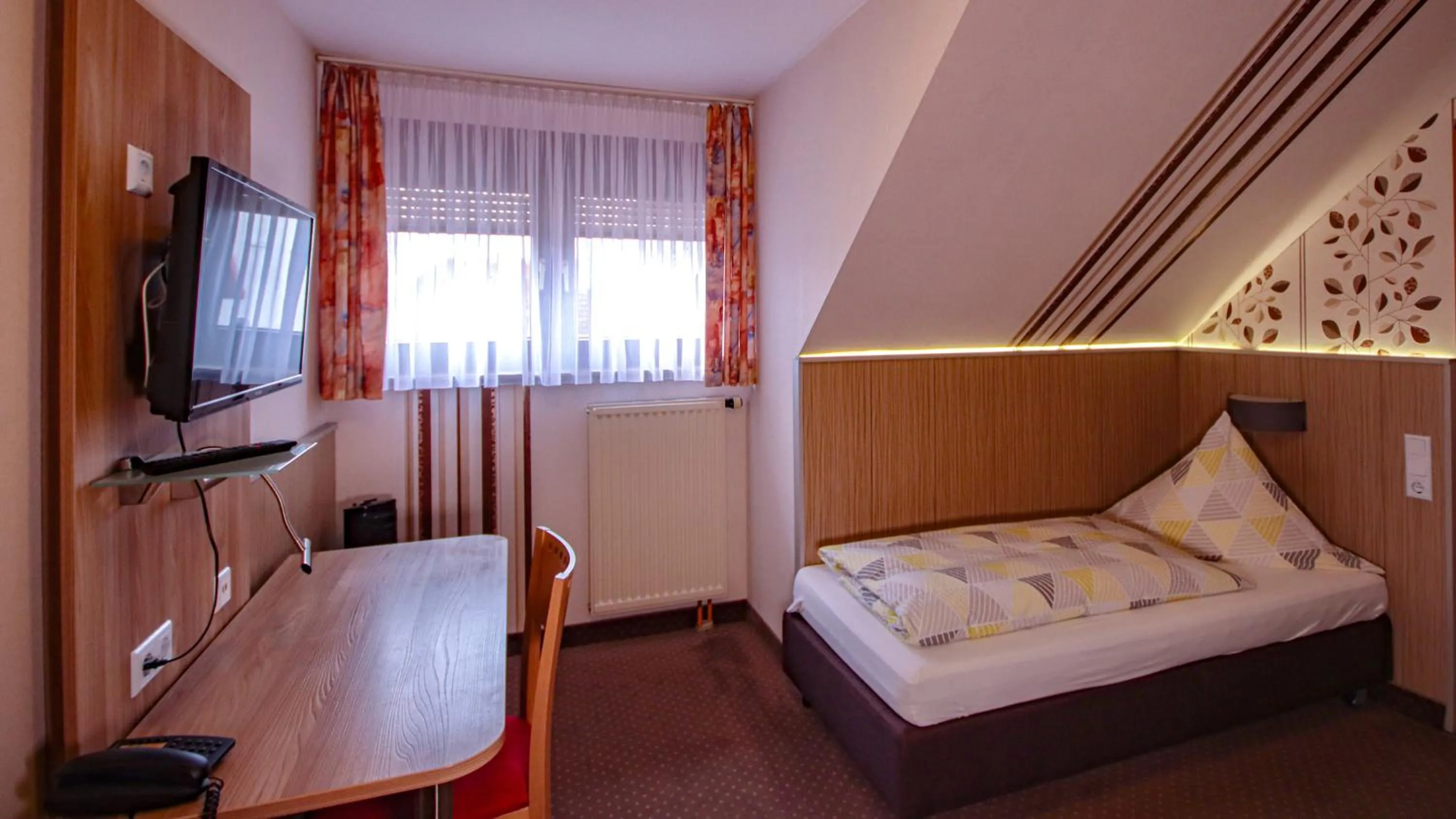 Photo of the whole room, Bed in Hotel Fausel