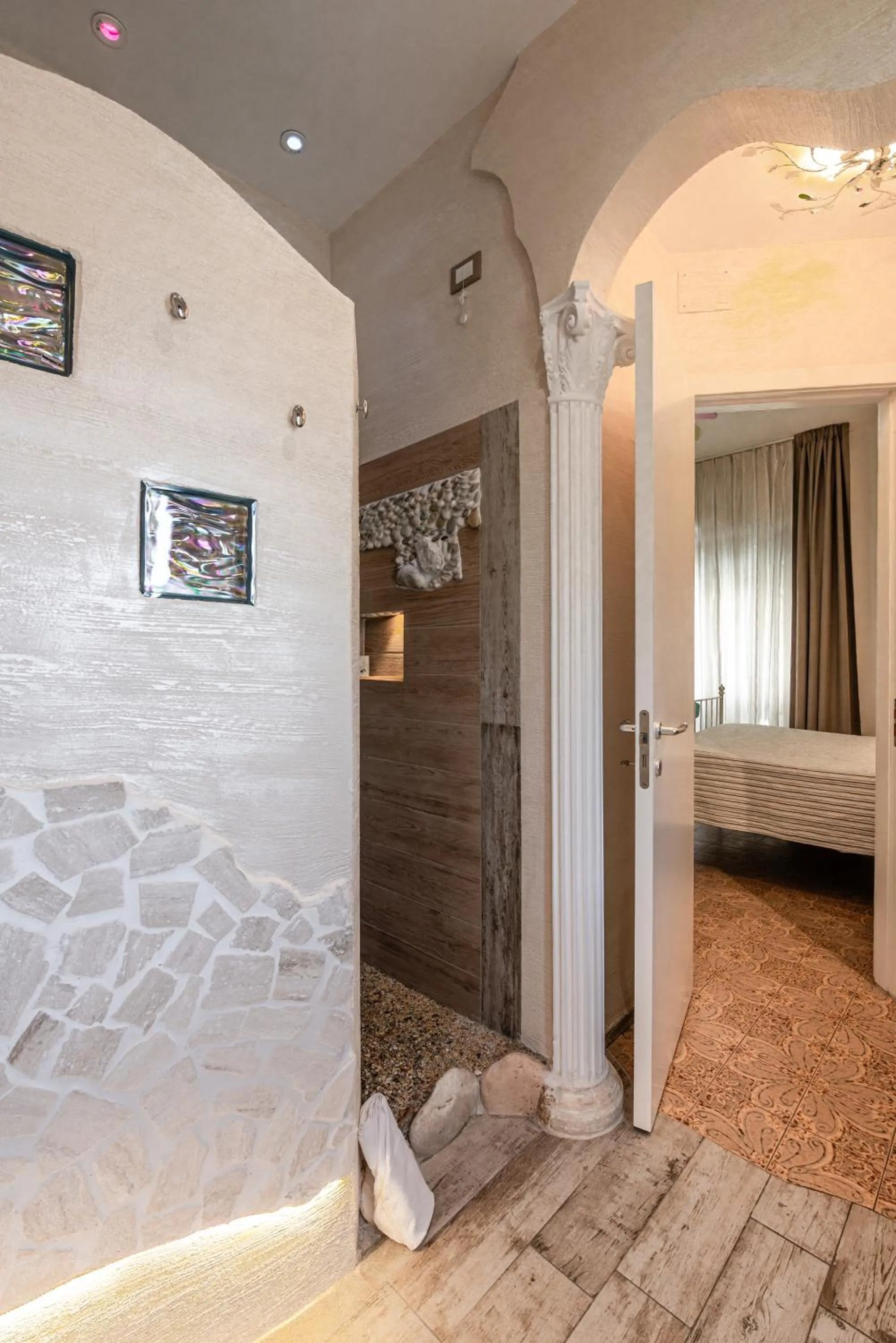Shower, Bed in LaGarolina Del Conero B&B