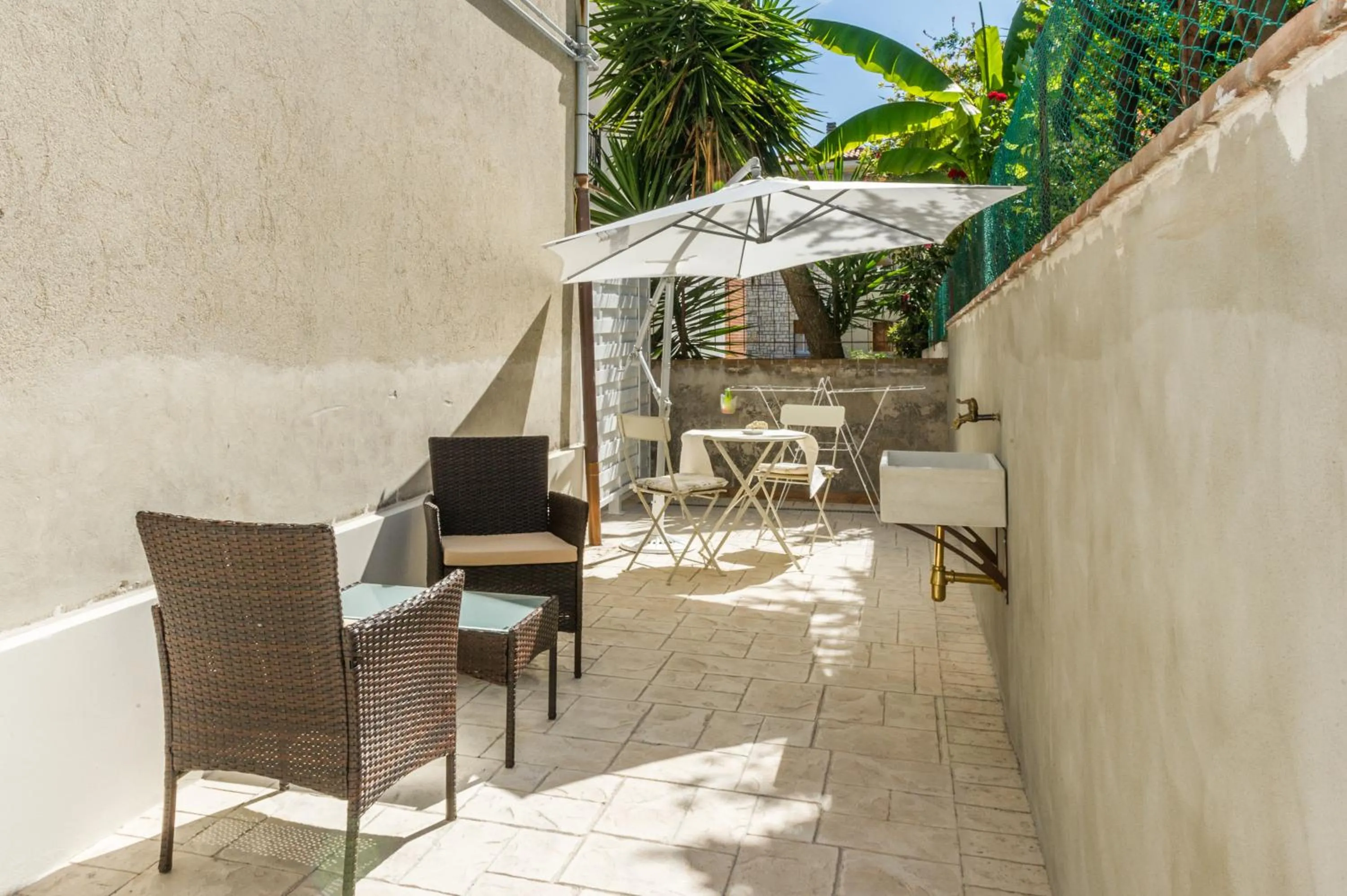 Patio in LaGarolina Del Conero B&B