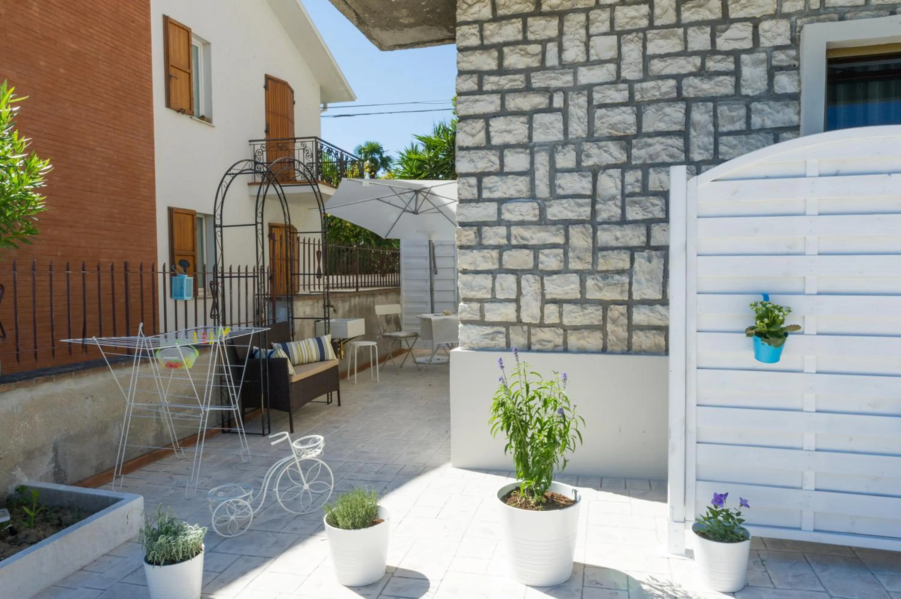 Patio in LaGarolina Del Conero B&B
