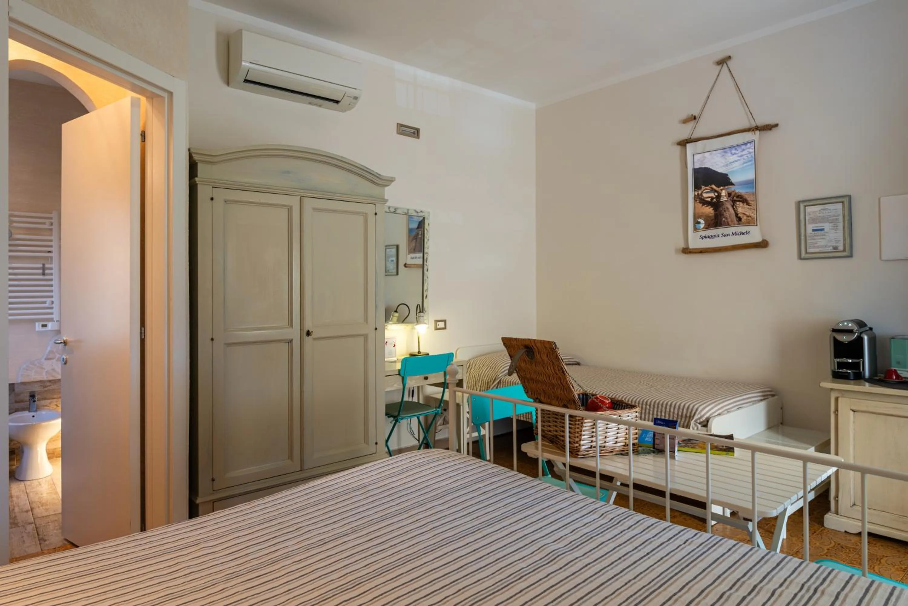 Bed in LaGarolina Del Conero B&B