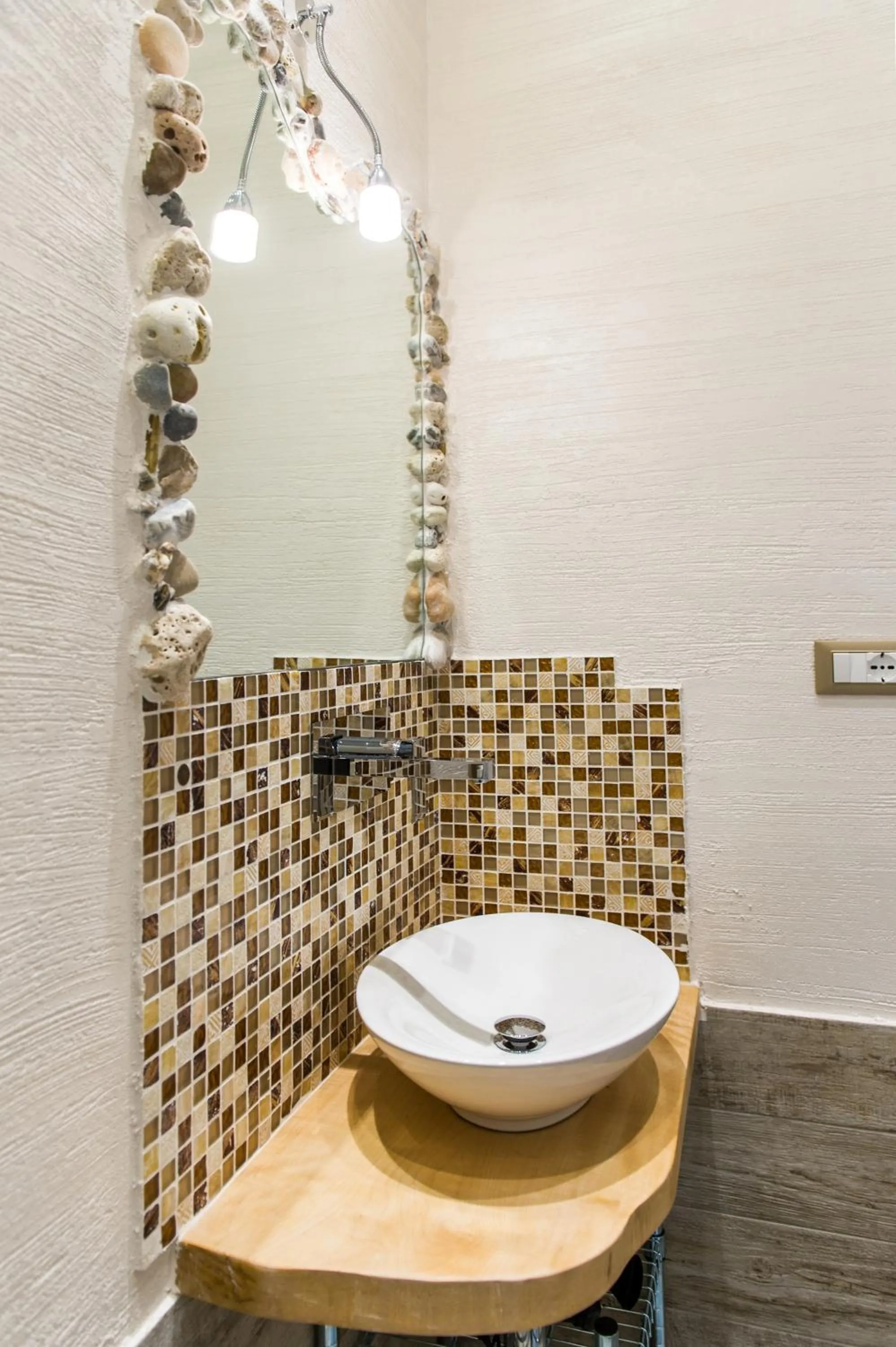 Shower in LaGarolina Del Conero B&B