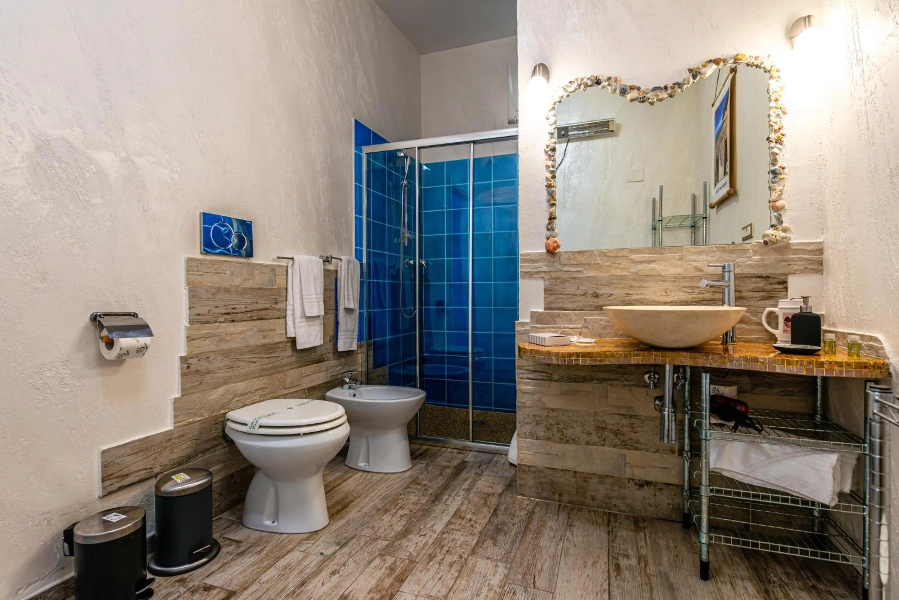 Shower in LaGarolina Del Conero B&B